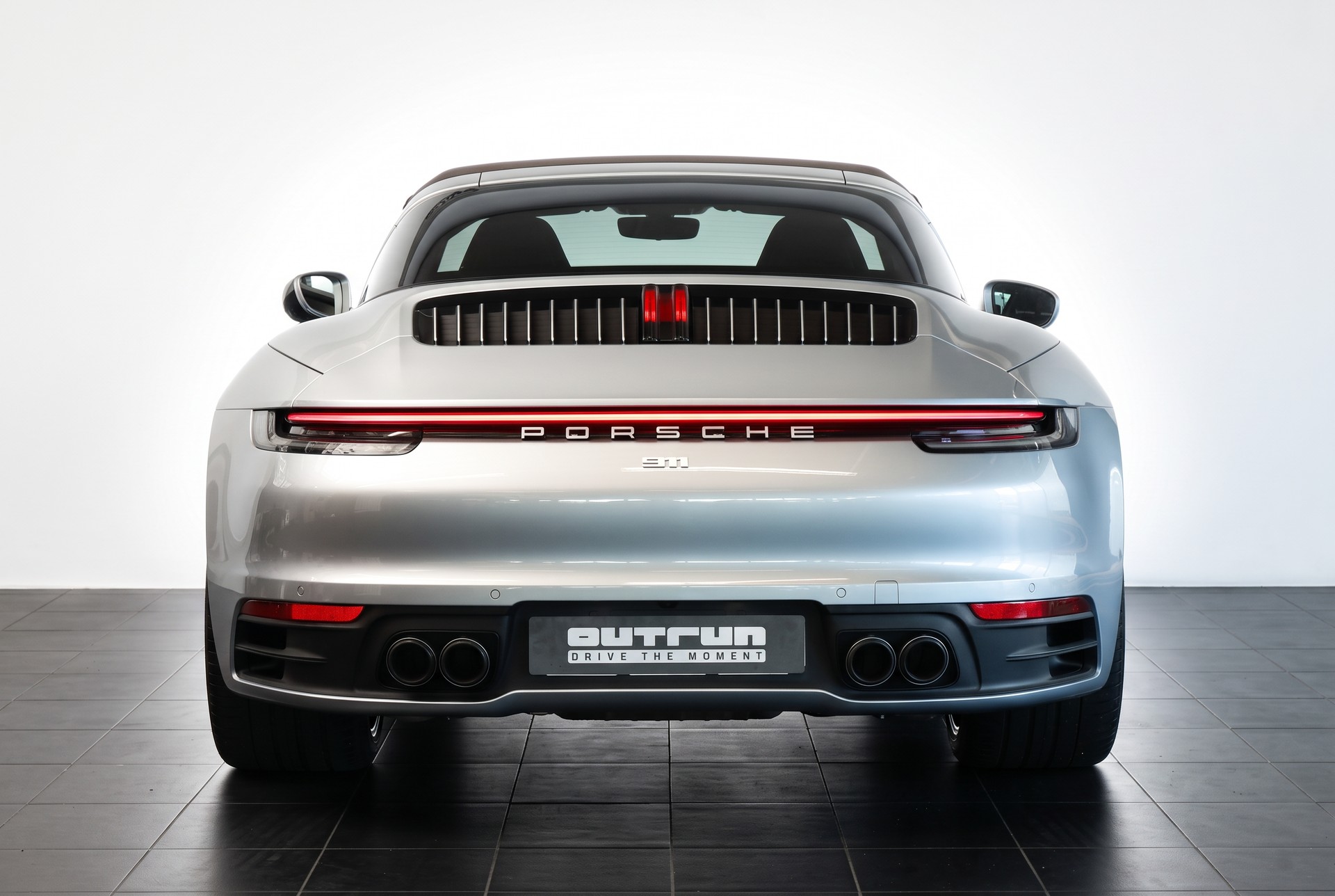 PORSCHE 911 Targa 4 PDK • Échappement sport • BOSE • Cuir intégral brun-showroom-element-2