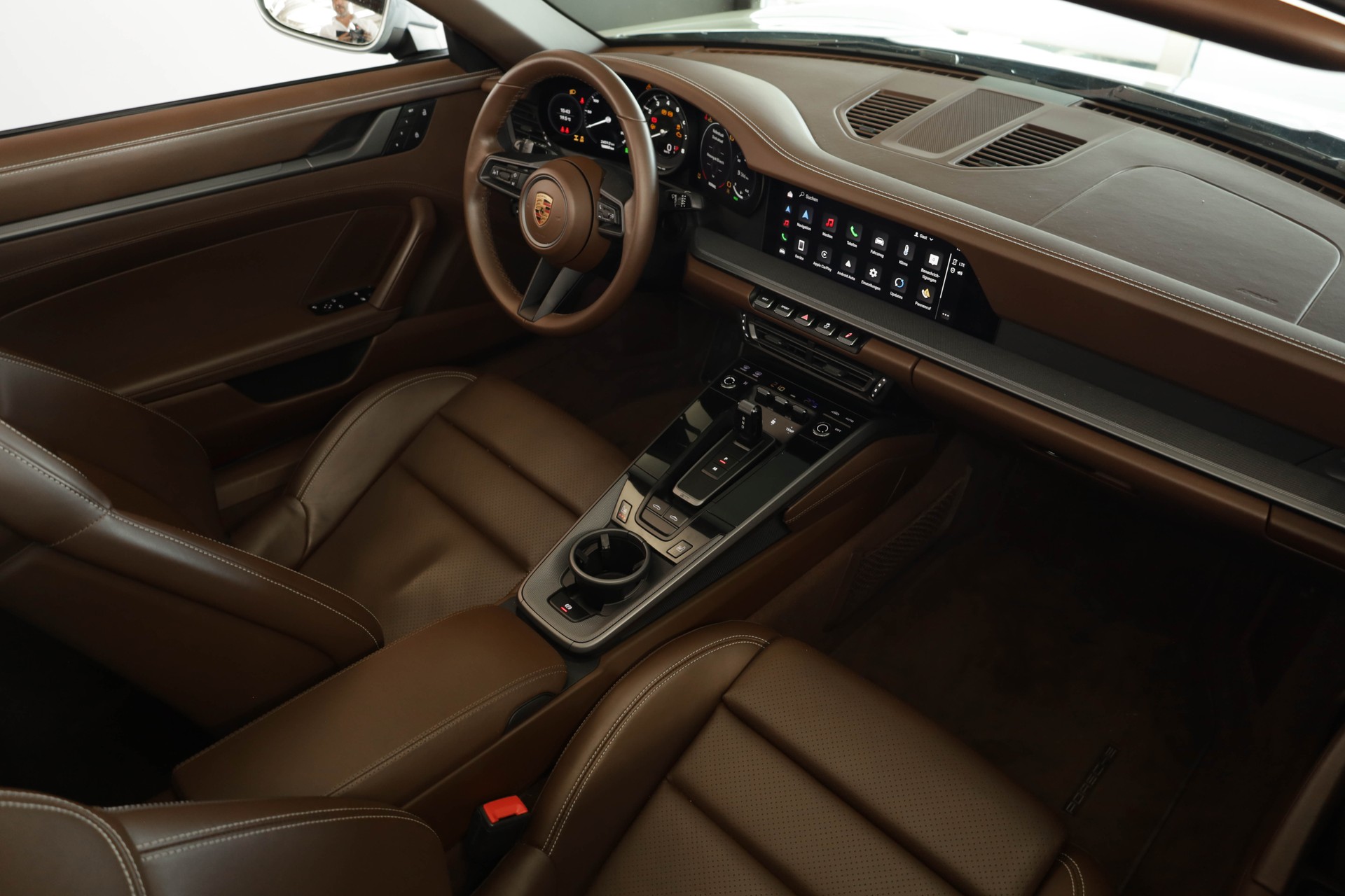 PORSCHE 911 Targa 4 PDK • Échappement sport • BOSE • Cuir intégral brun-showroom-element-3