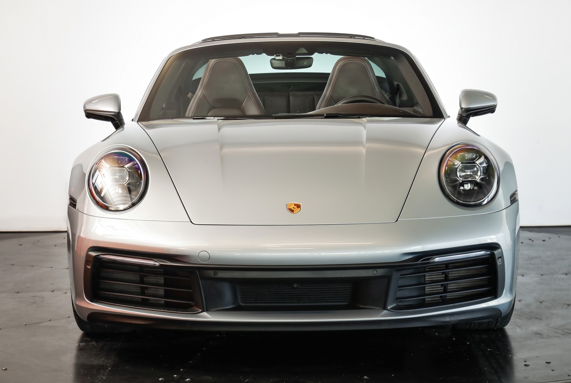 PORSCHE 911 Targa 4 PDK • Échappement sport • BOSE • Cuir intégral brun-showroom-element-1