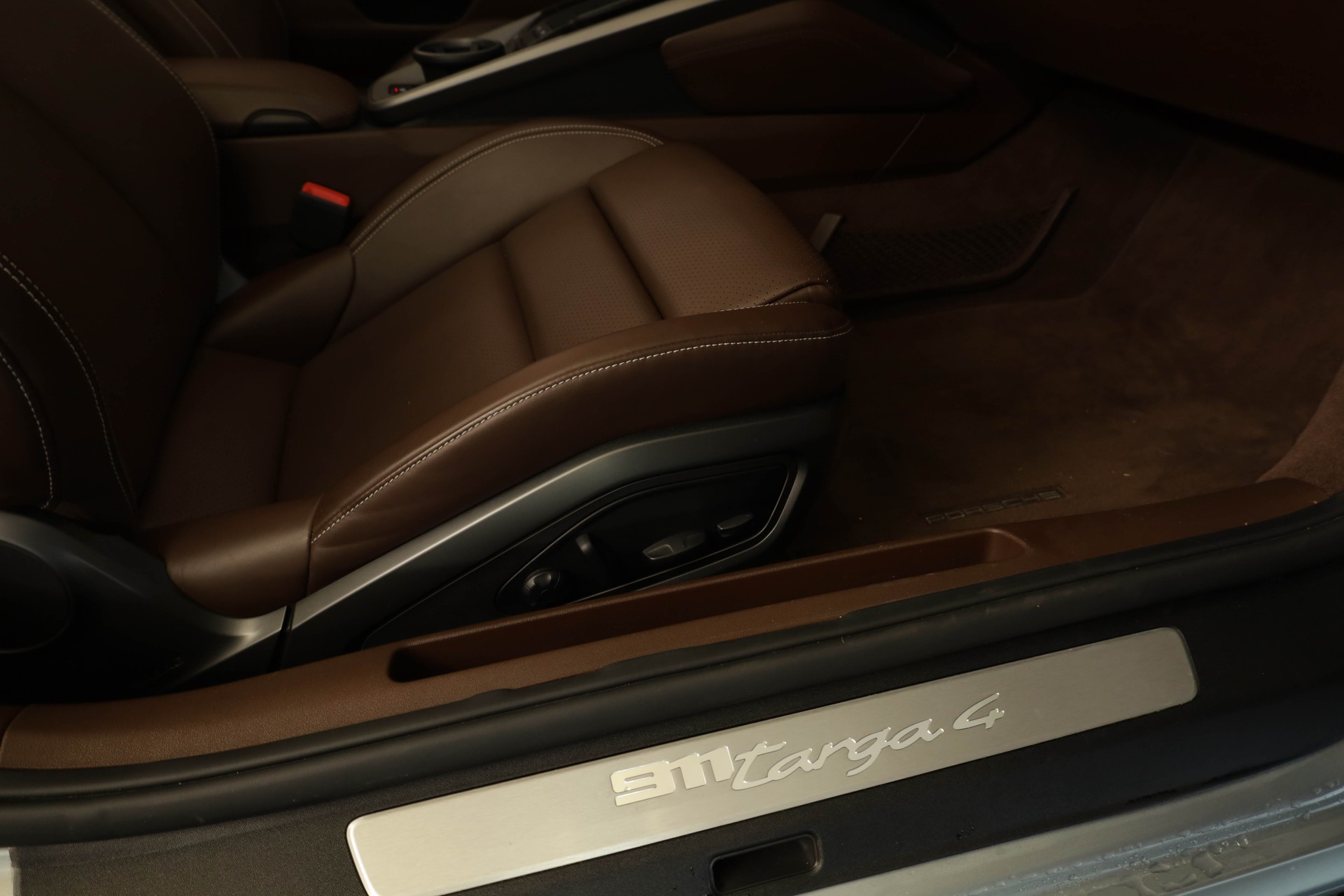 PORSCHE 911 Targa 4 PDK • Échappement sport • BOSE • Cuir intégral brun-image-20