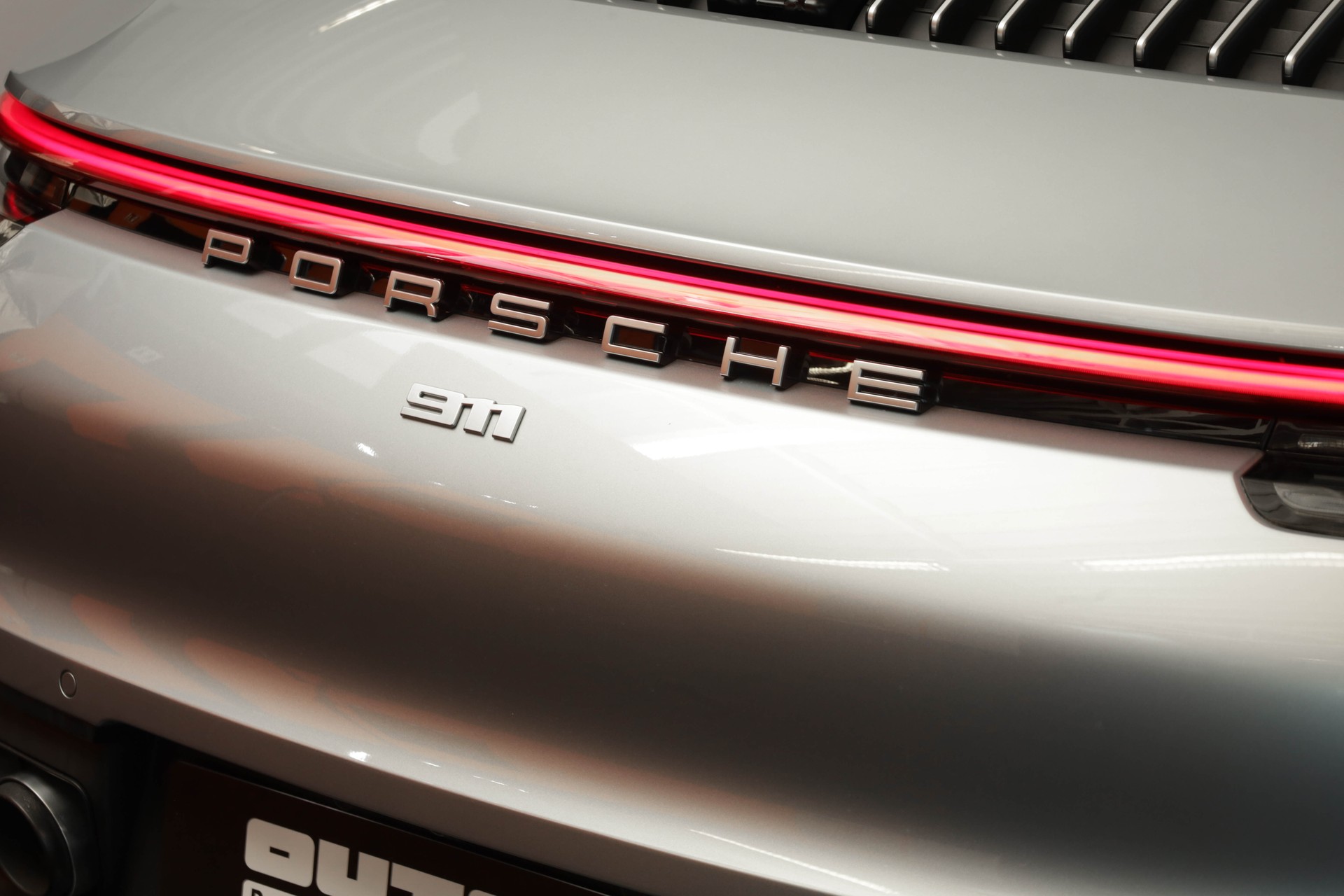 PORSCHE 911 Targa 4 PDK • Échappement sport • BOSE • Cuir intégral brun-image-8