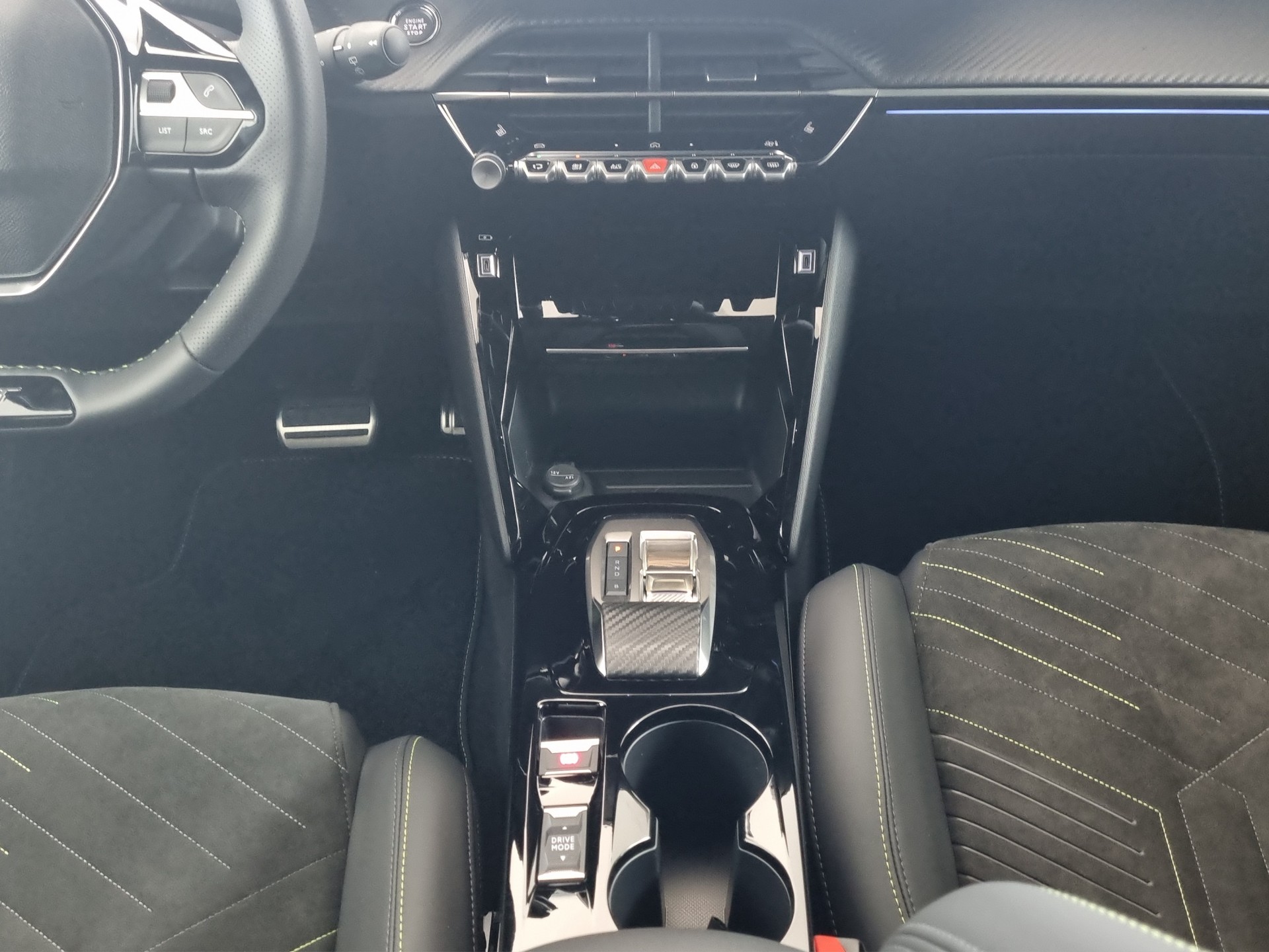 PEUGEOT 208 54kWh e-GT-image-9