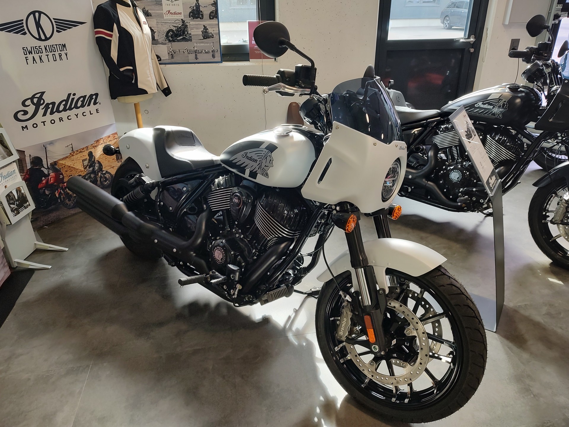 INDIAN Sport Chief-image-0