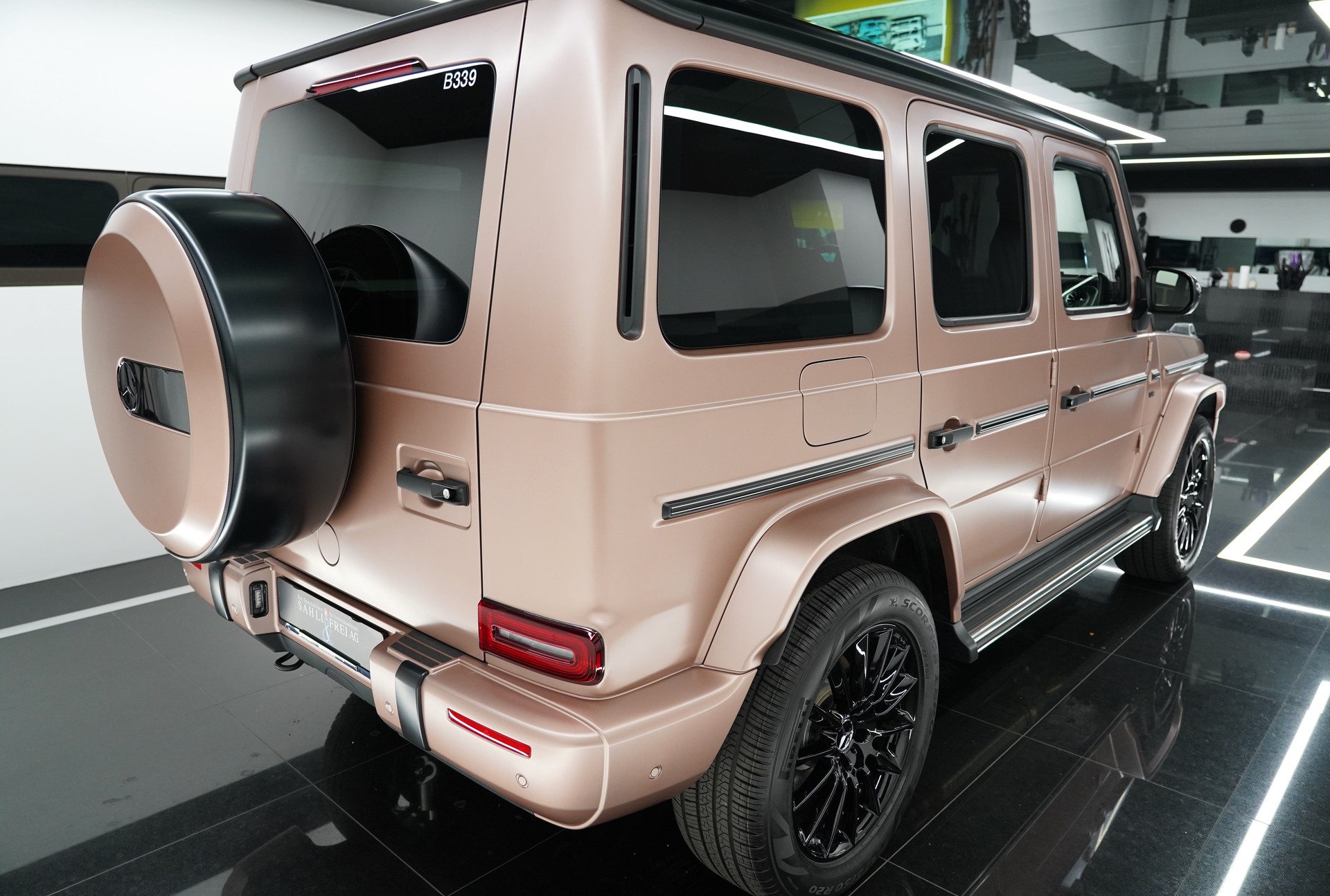 MERCEDES-BENZ G 500 Stronger Than Diamonds Edition-showroom-element-3