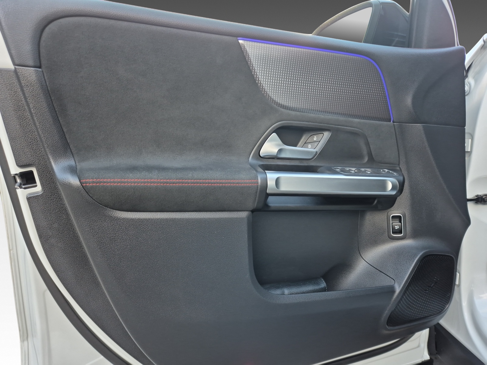 MERCEDES-BENZ EQB 350 AMG Line 4Matic-image-10