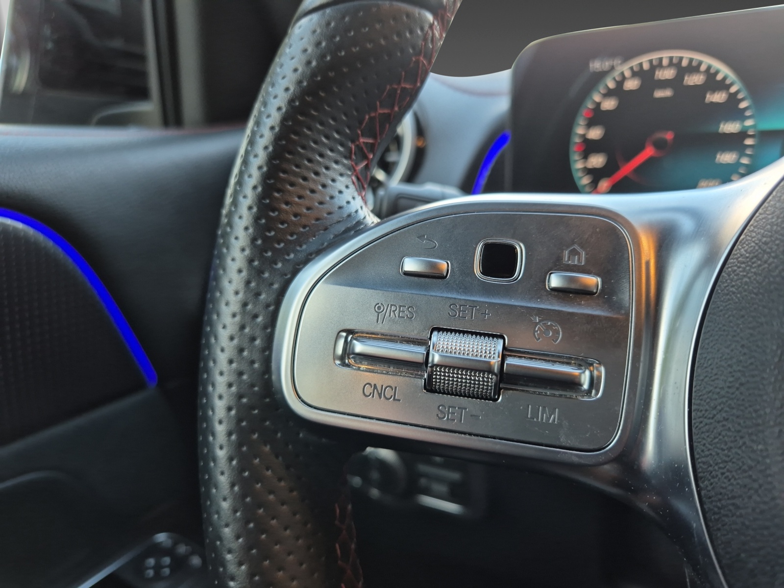 MERCEDES-BENZ EQB 350 AMG Line 4Matic-image-20