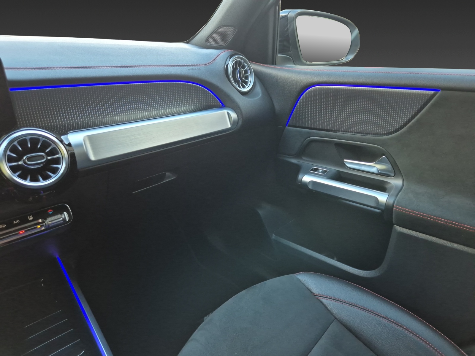 MERCEDES-BENZ EQB 350 AMG Line 4Matic-image-18