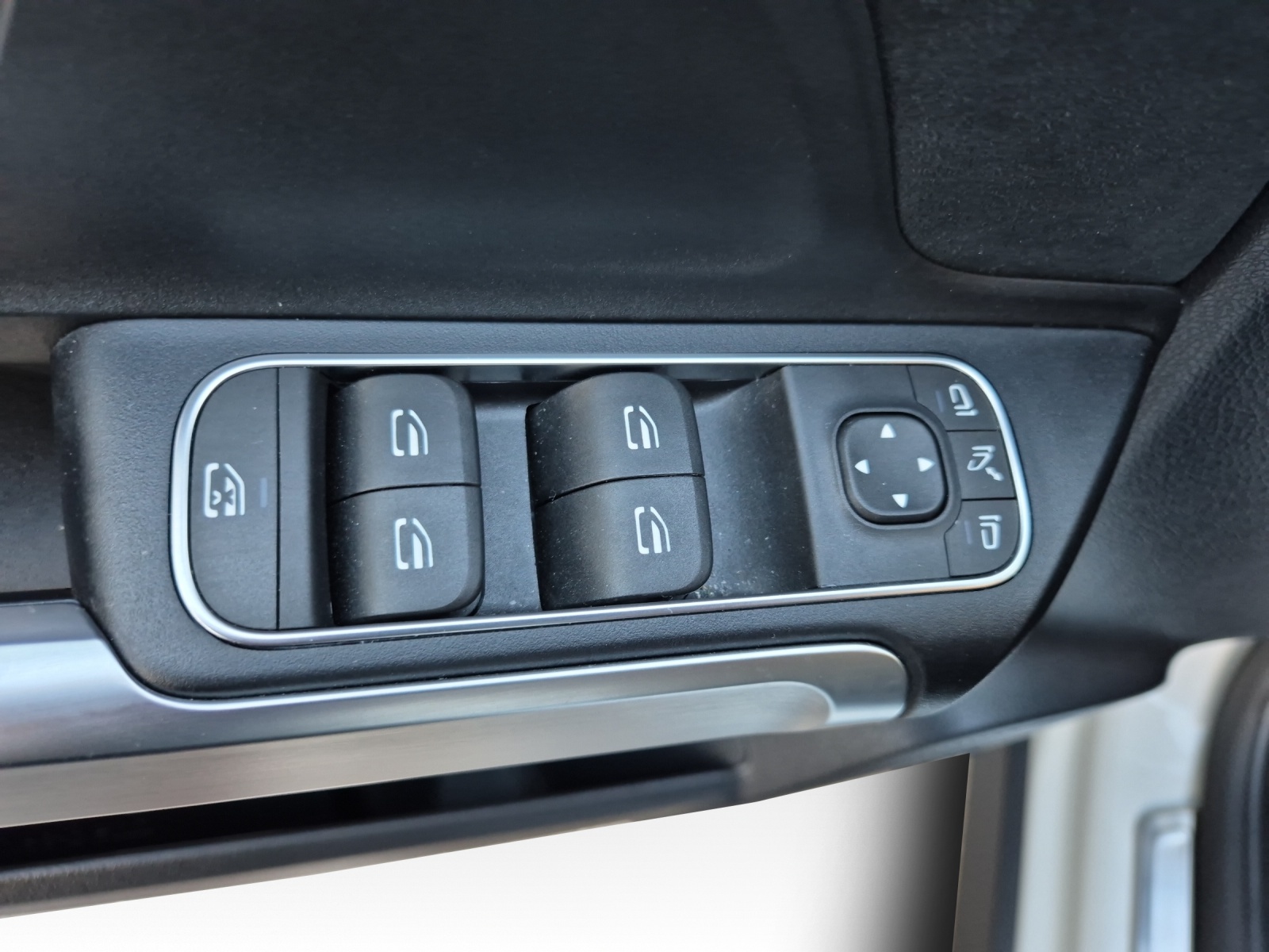 MERCEDES-BENZ EQB 350 AMG Line 4Matic-image-12