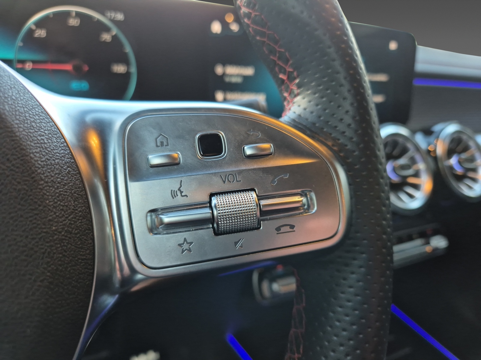 MERCEDES-BENZ EQB 350 AMG Line 4Matic-image-21