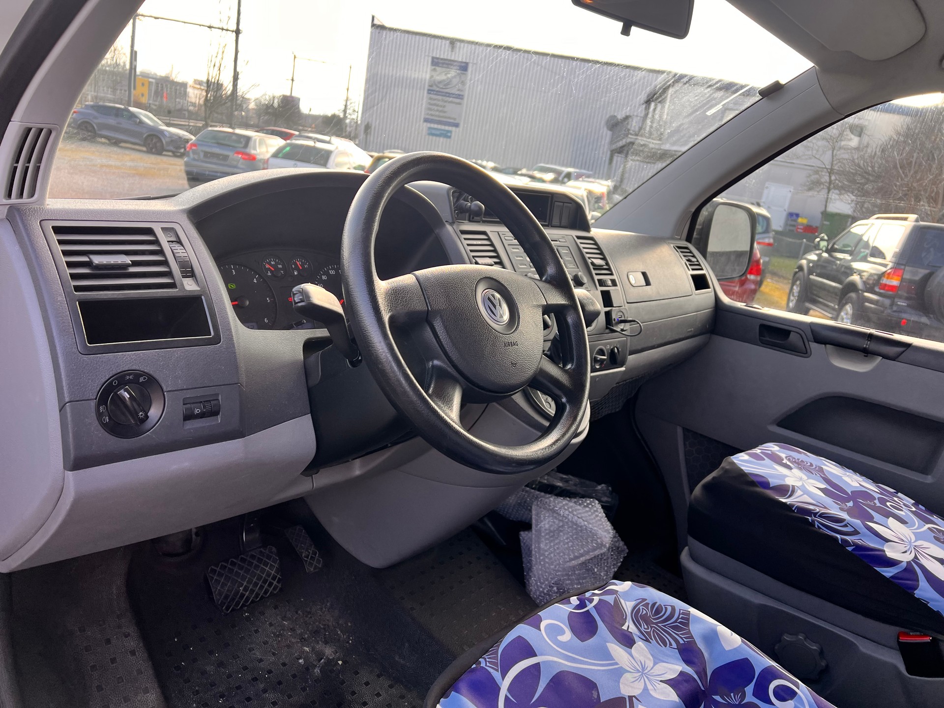 VW T5 Multivan Startline 2.5 TDI Tiptronic-image-9