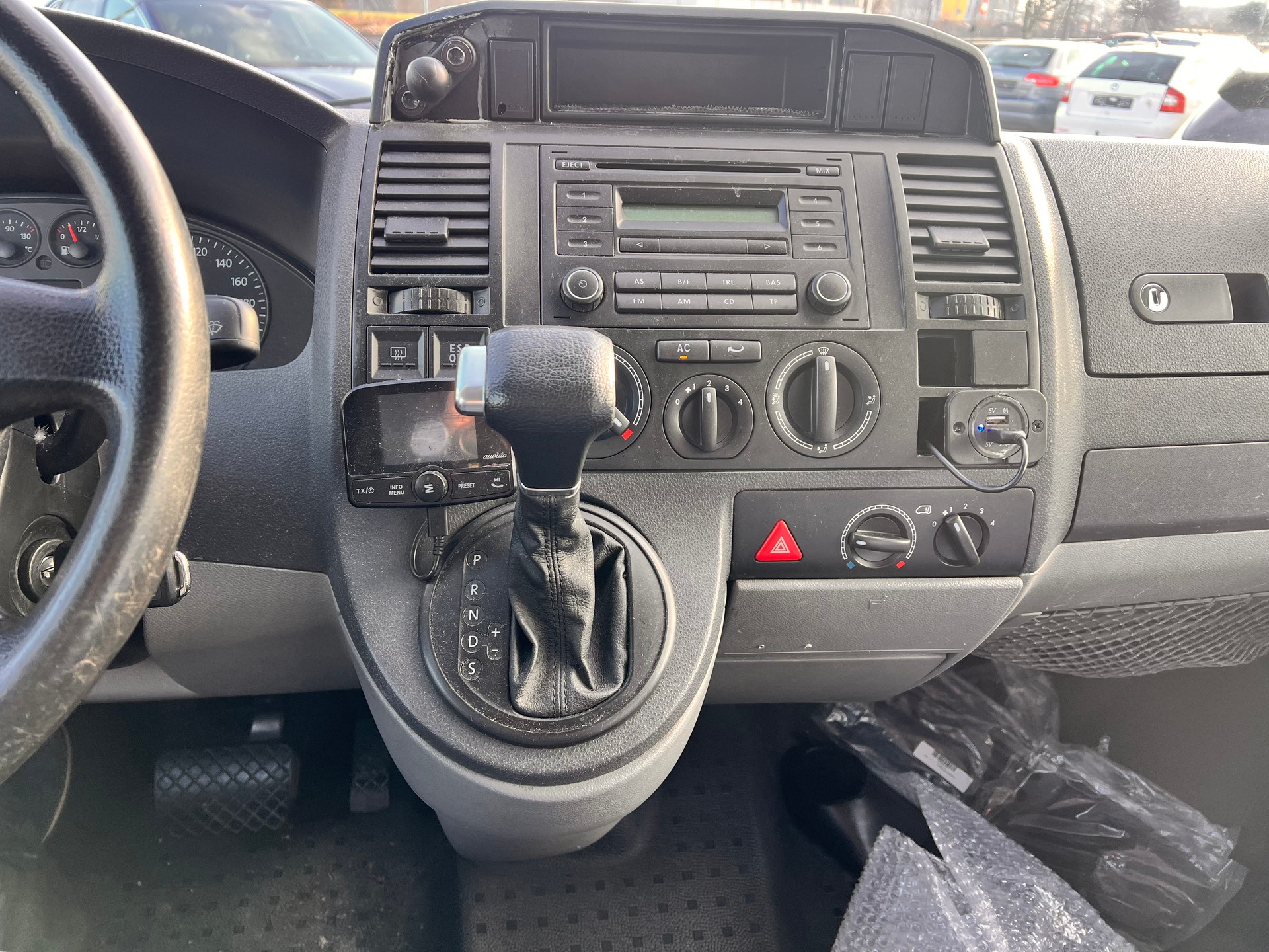 VW T5 Multivan Startline 2.5 TDI Tiptronic-image-14
