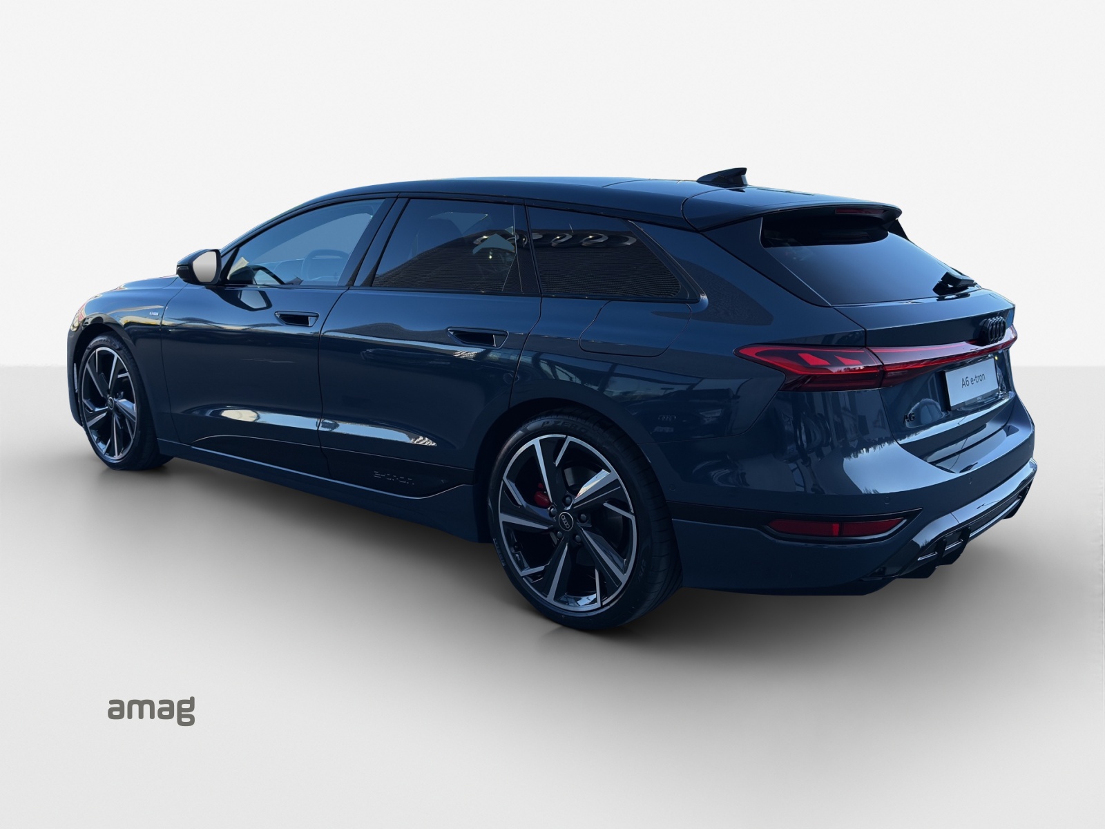 AUDI A6 Avant e-tron-showroom-element-2