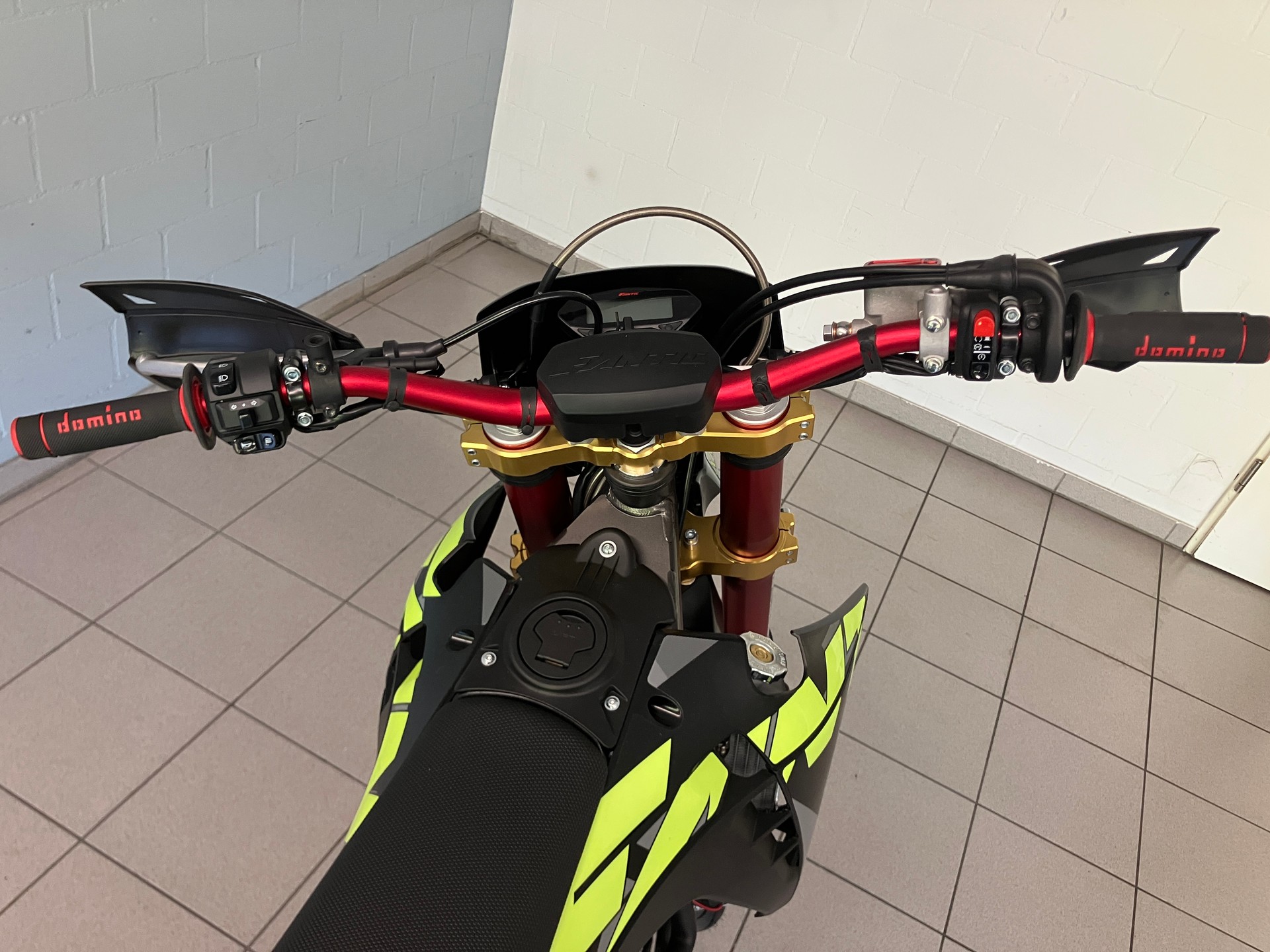 FANTIC Competition mit ABS-image-8