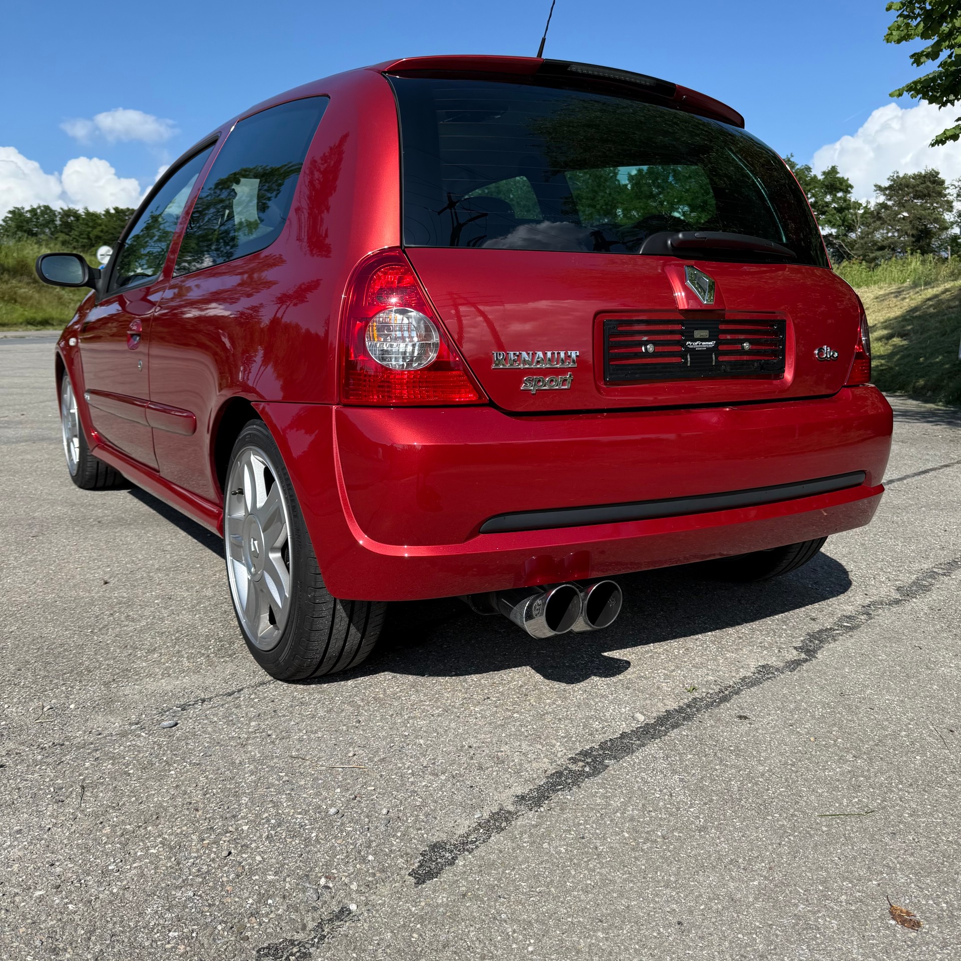 RENAULT Clio 2.0 16V Sport