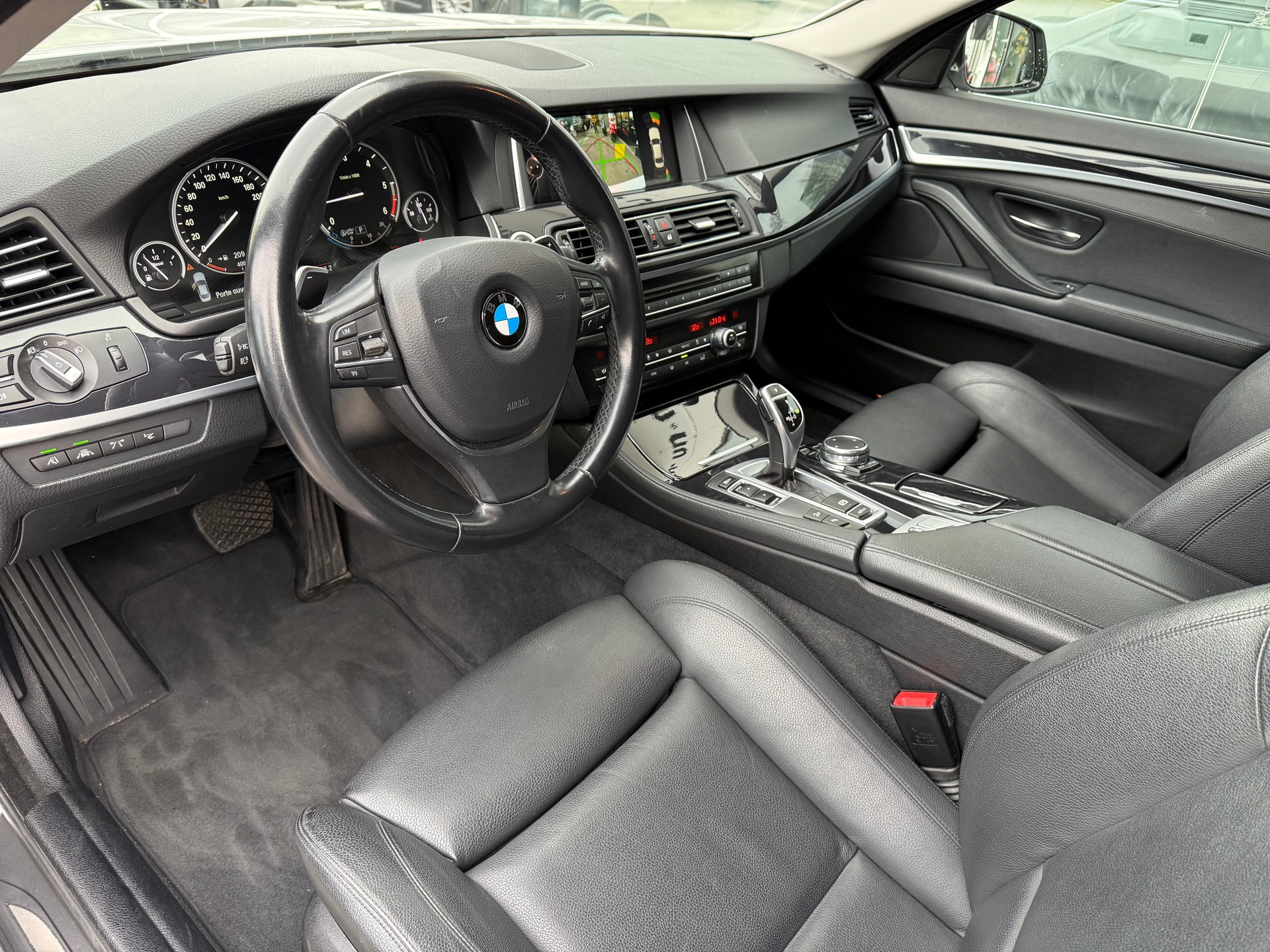 BMW 525d xDrive Luxury Line Steptronic-image-6