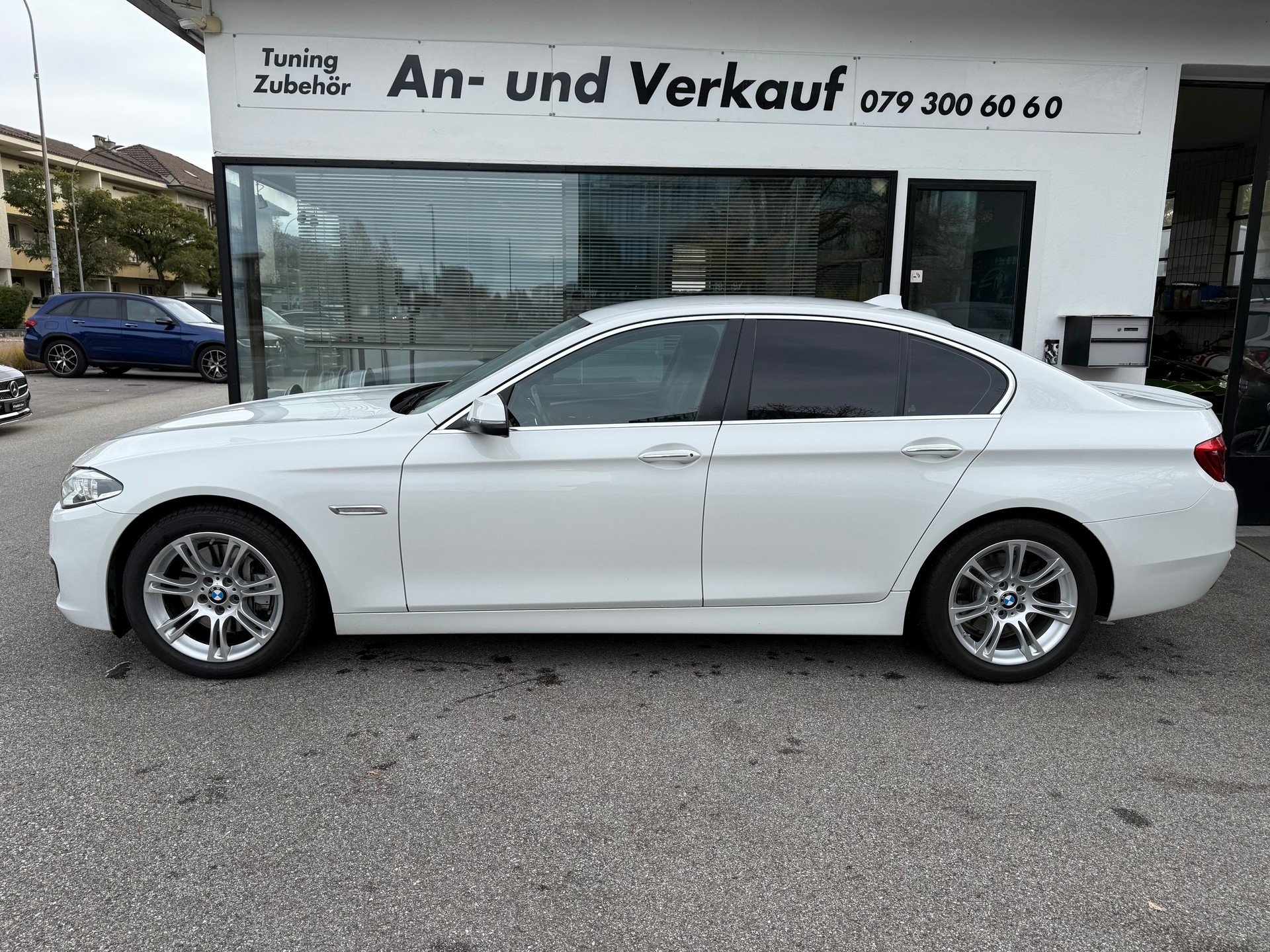 BMW 525d xDrive Luxury Line Steptronic-image-2