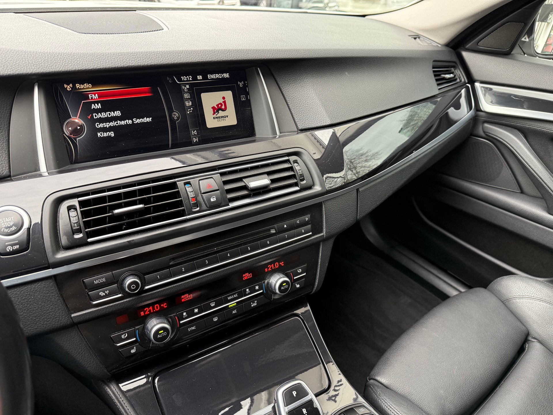 BMW 525d xDrive Luxury Line Steptronic-image-12
