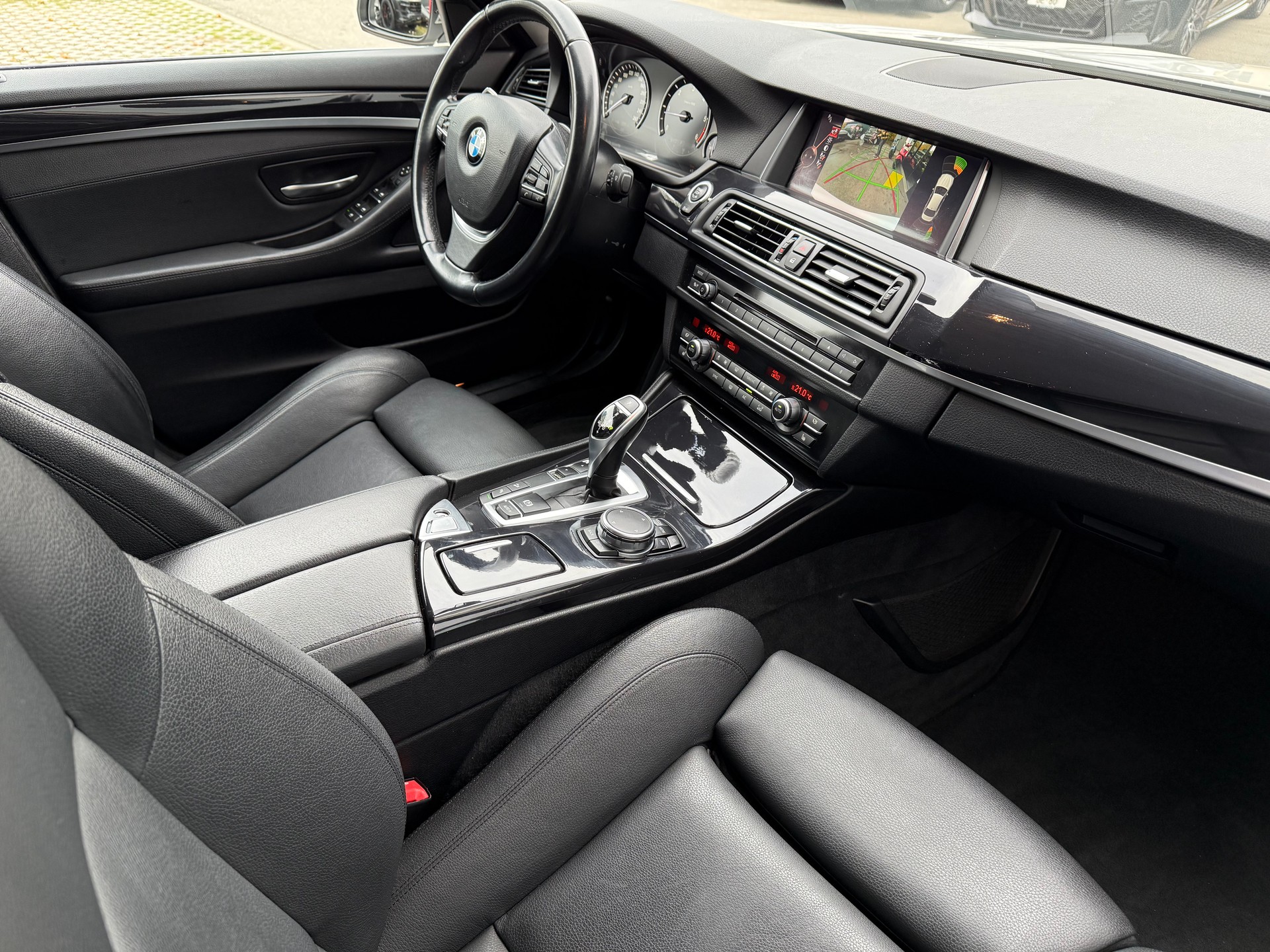 BMW 525d xDrive Luxury Line Steptronic-image-7