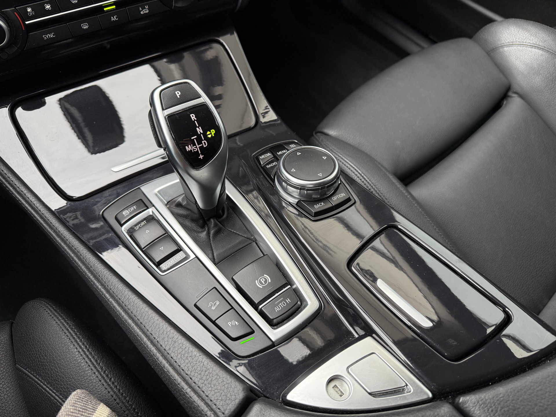 BMW 525d xDrive Luxury Line Steptronic-image-13