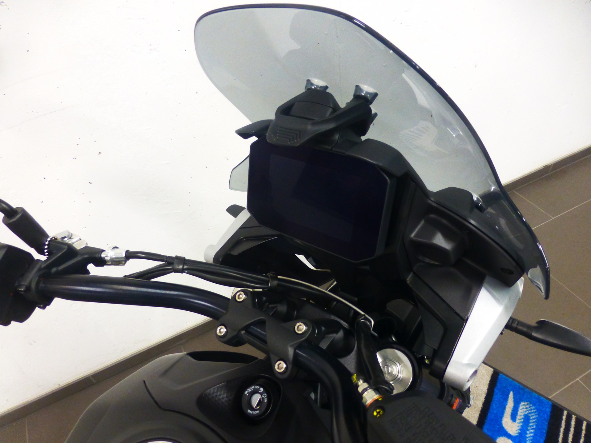 MOTO GUZZI V85 TT Strada E5+-image-13
