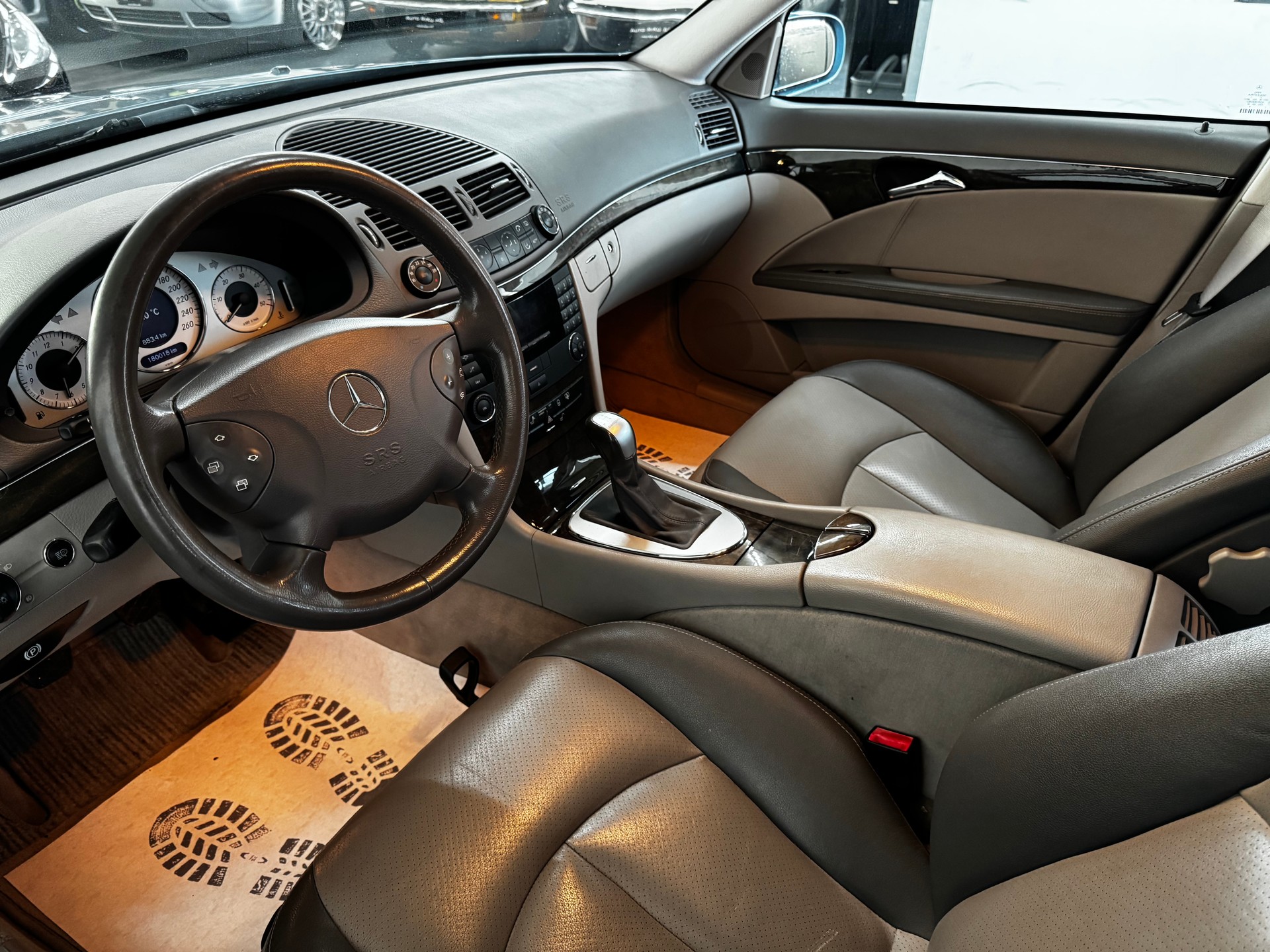 MERCEDES-BENZ E 270 CDI Elégance-image-12