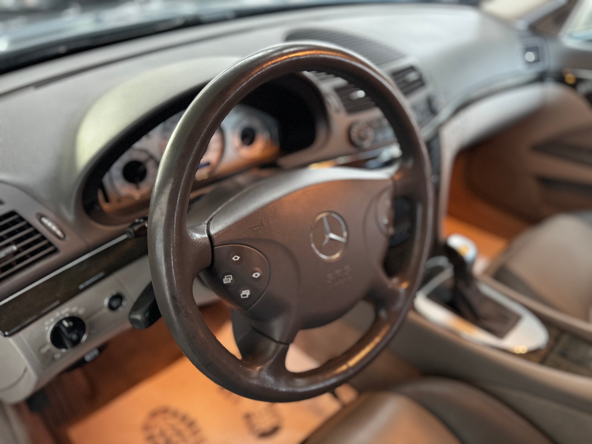 MERCEDES-BENZ E 270 CDI Elégance-image-11