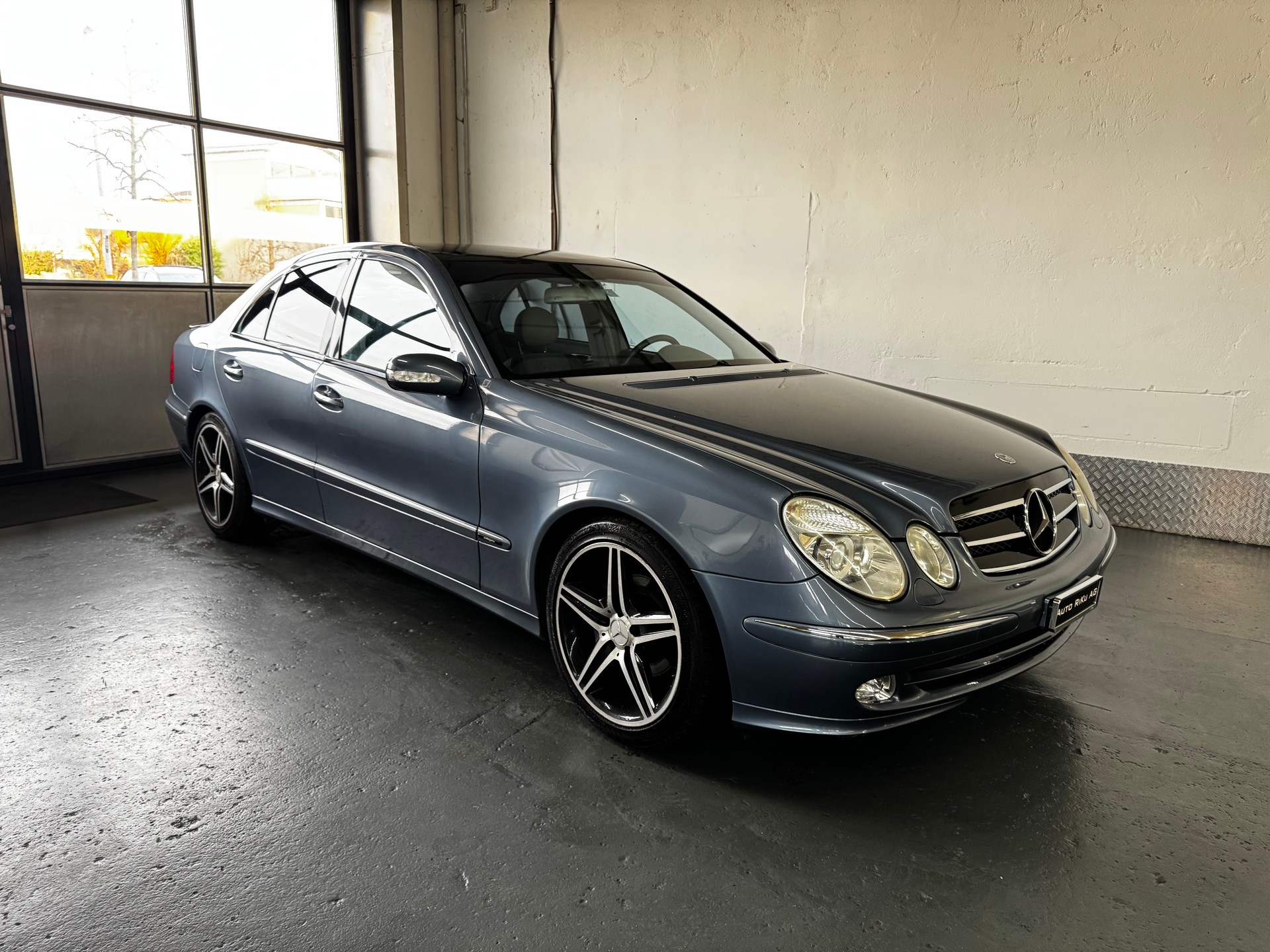 MERCEDES-BENZ E 270 CDI Elégance-showroom-element-1