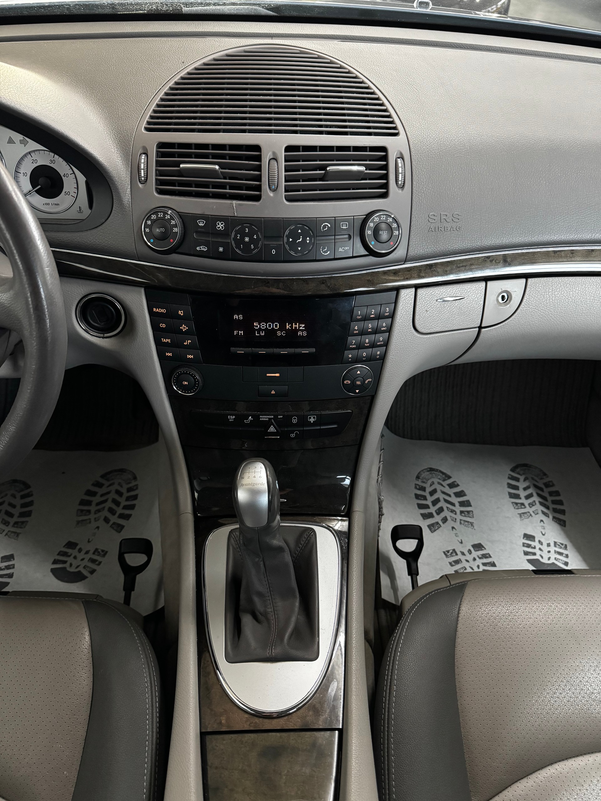 MERCEDES-BENZ E 270 CDI Elégance-image-15