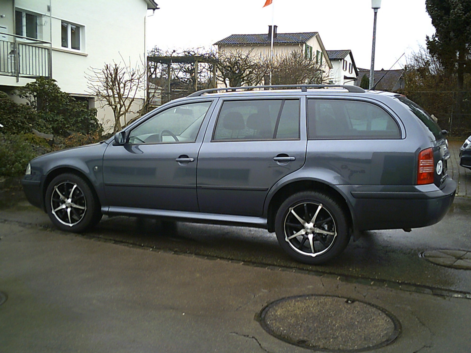 SKODA Octavia 1.8 Turbo Tour-image-4