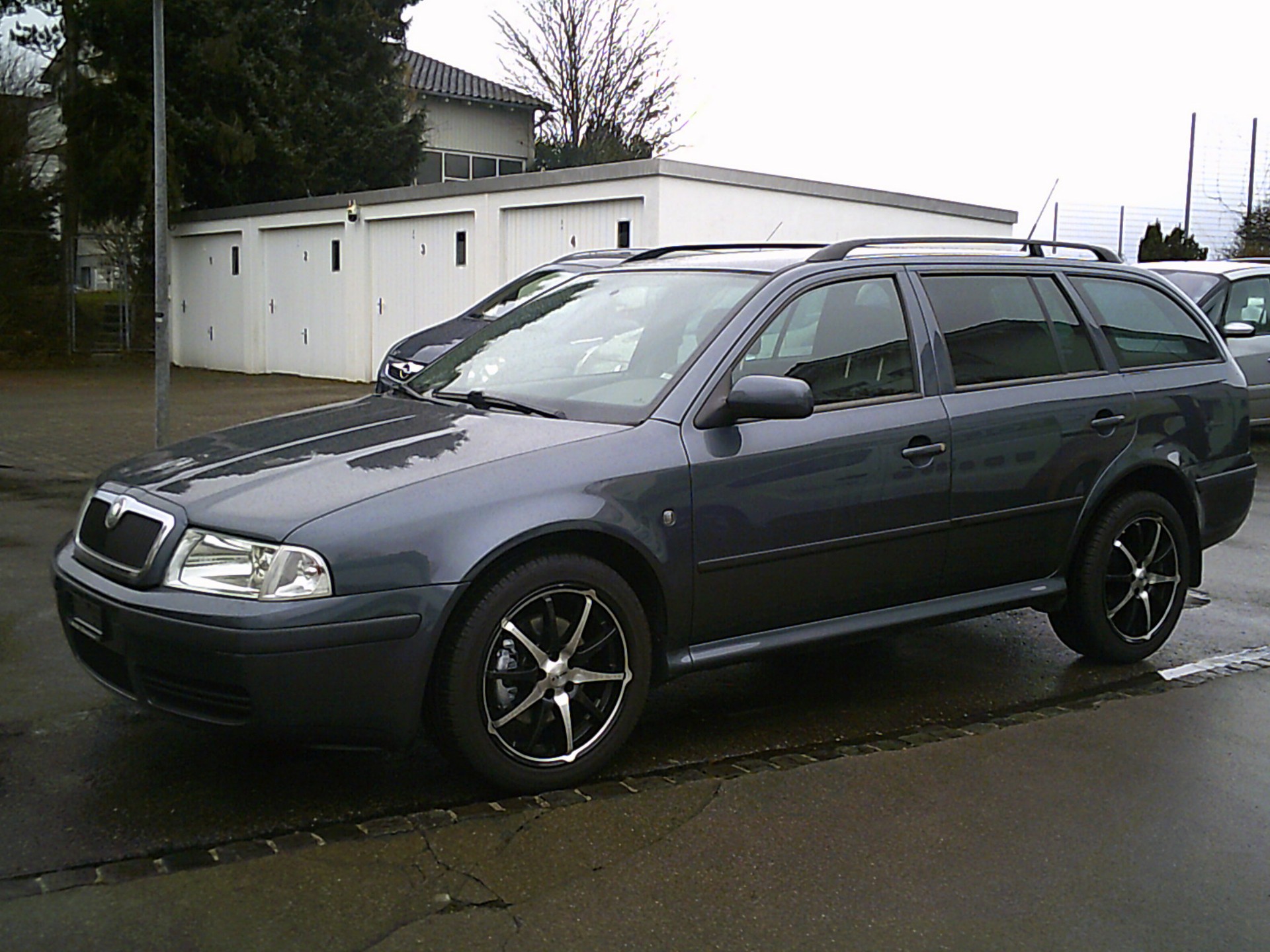 SKODA Octavia 1.8 Turbo Tour-image-5