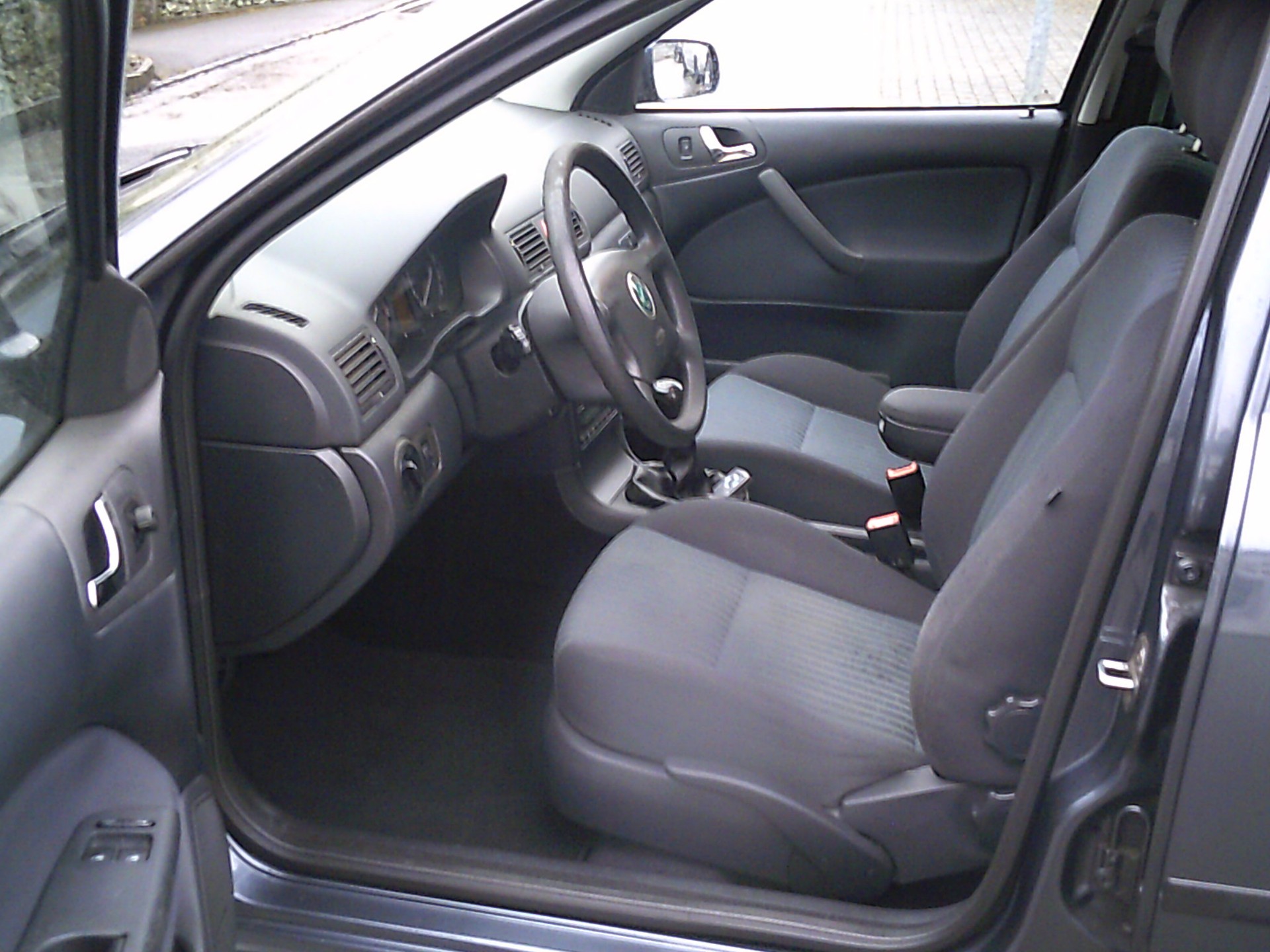 SKODA Octavia 1.8 Turbo Tour-image-7