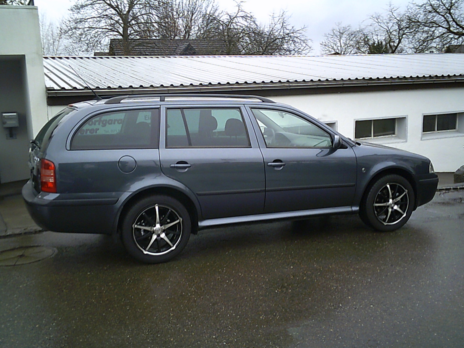 SKODA Octavia 1.8 Turbo Tour-image-1