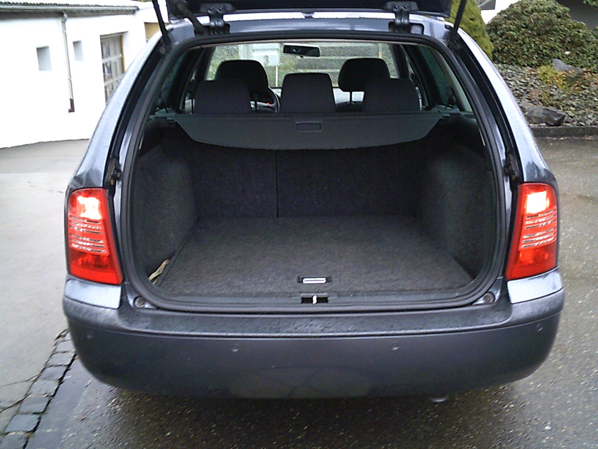 SKODA Octavia 1.8 Turbo Tour-image-11