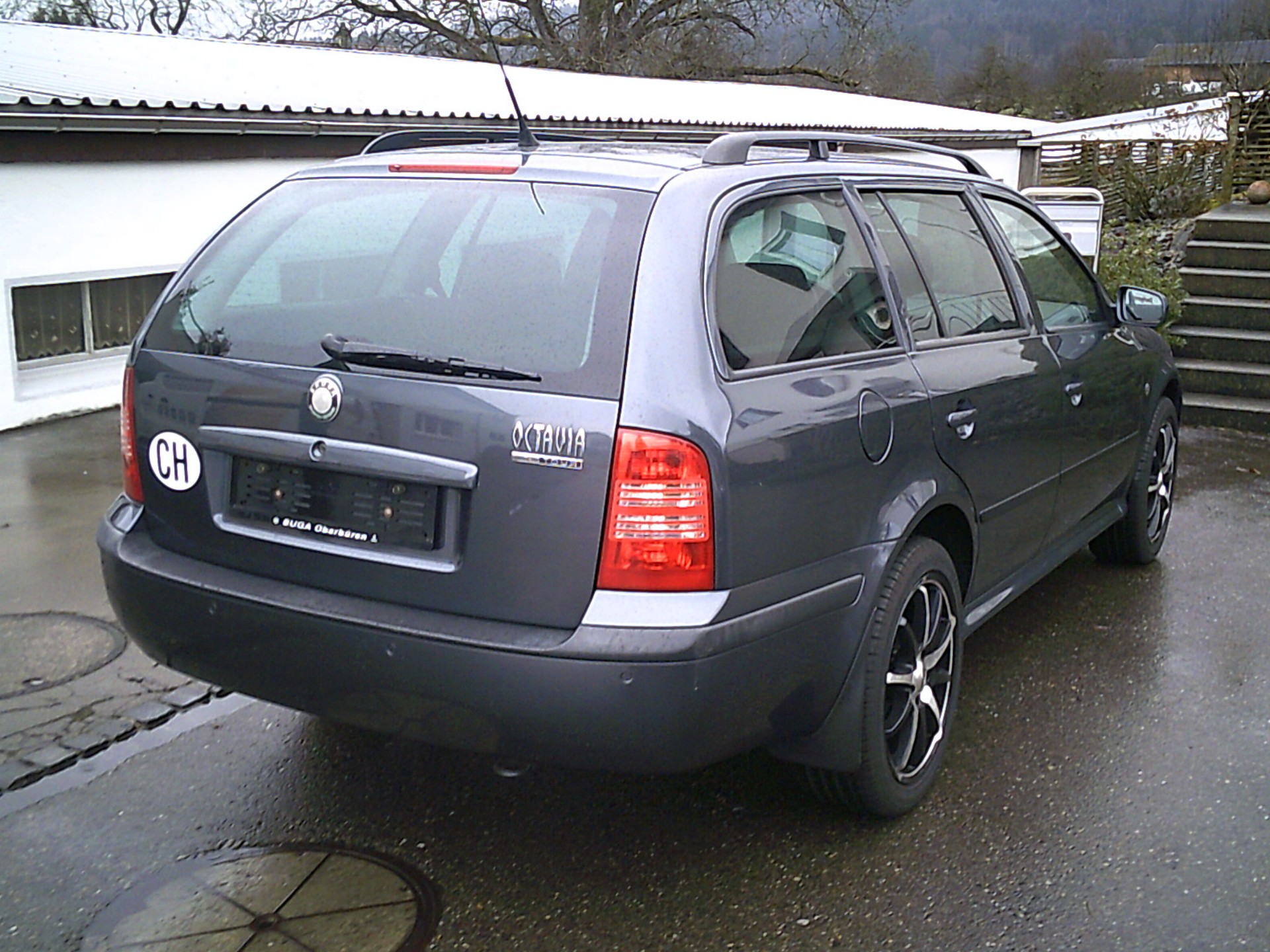 SKODA Octavia 1.8 Turbo Tour-image-2