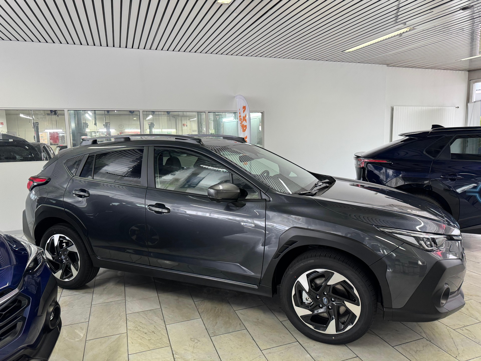 SUBARU Crosstrek 2.0i e-Boxer Luxury-showroom-element-2