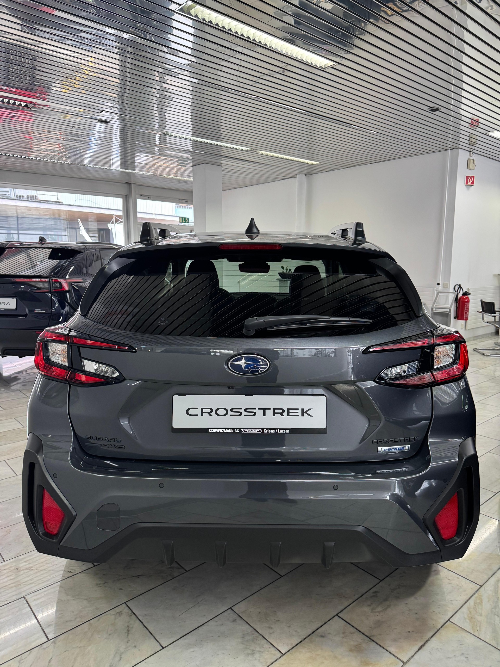 SUBARU Crosstrek 2.0i e-Boxer Luxury-showroom-element-3