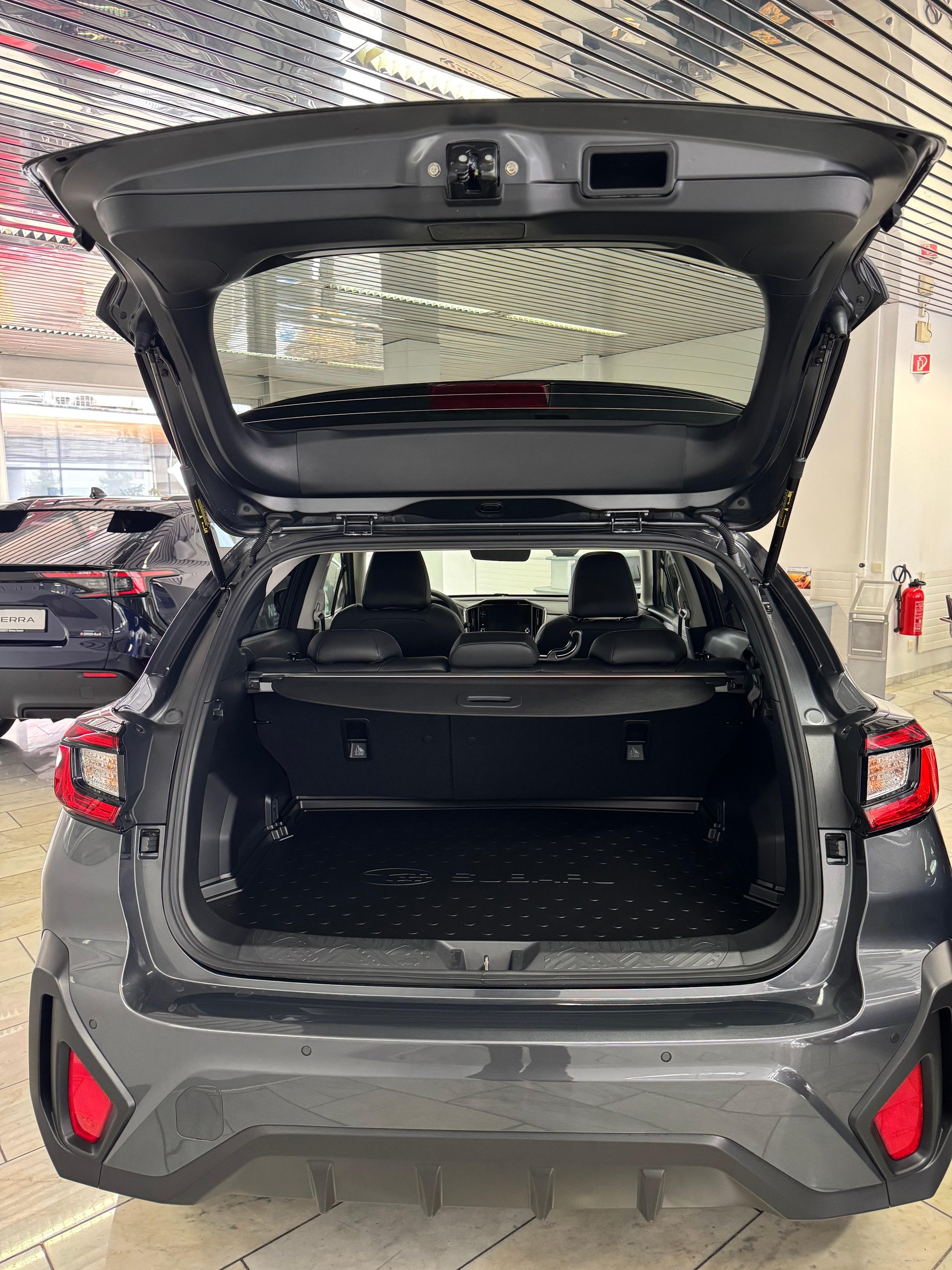 SUBARU Crosstrek 2.0i e-Boxer Luxury-image-4