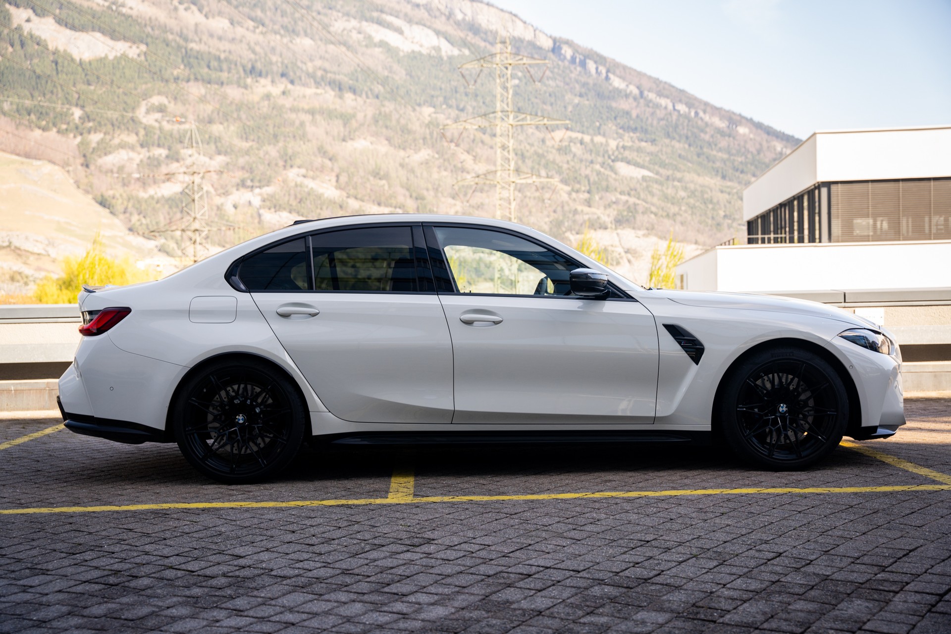 BMW M3 Competition M xDrive-image-4