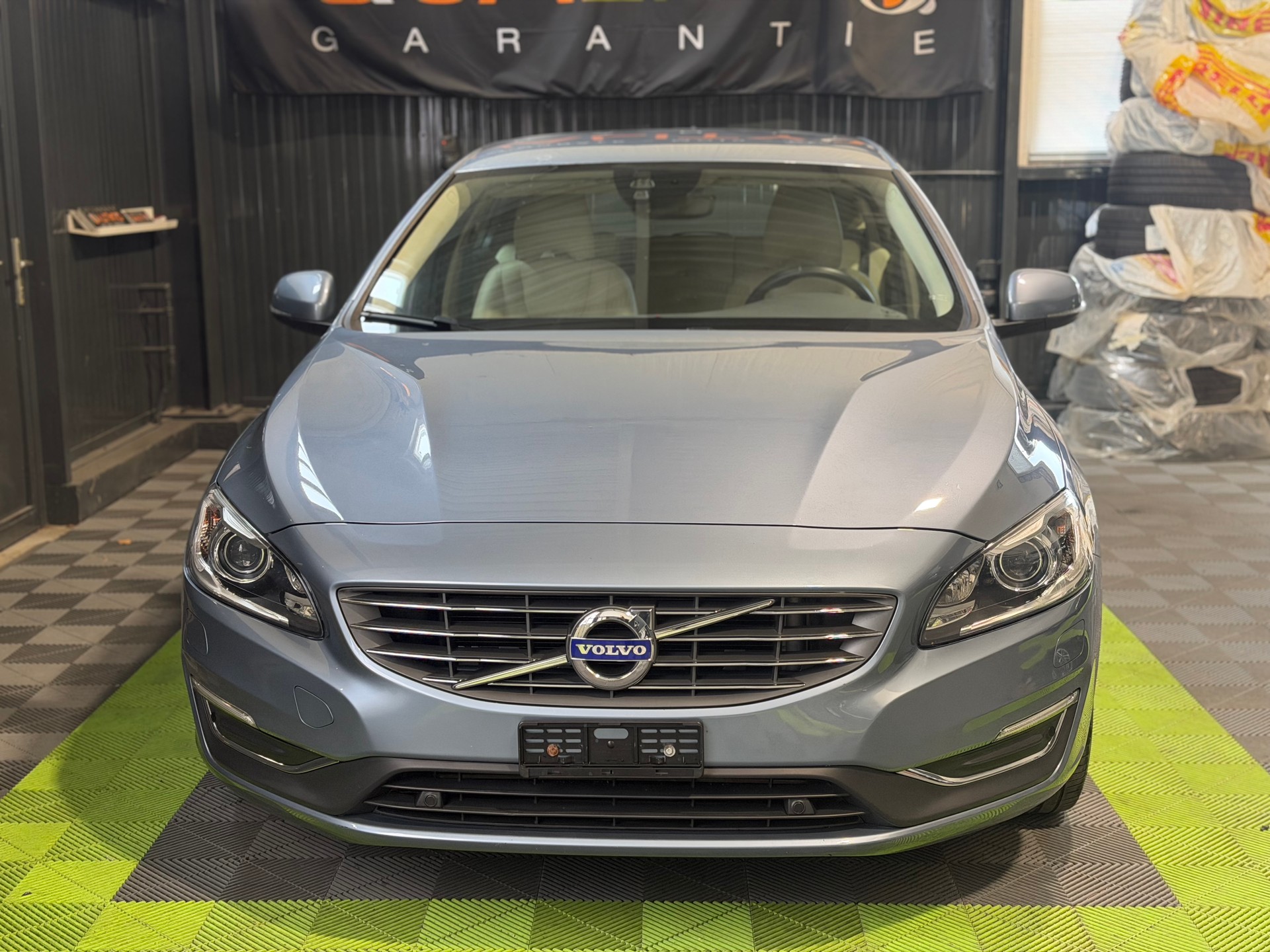 VOLVO V60 T3 Summum Geartronic-image-1