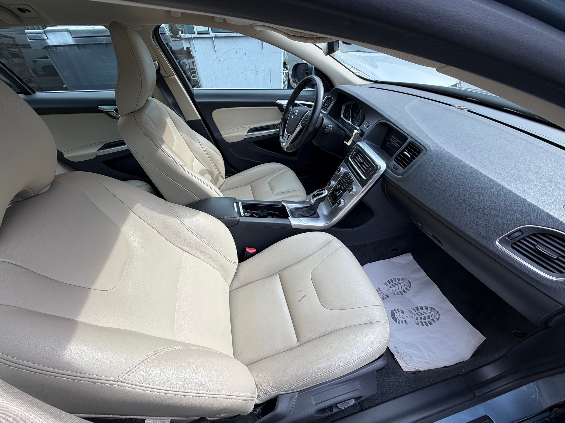 VOLVO V60 T3 Summum Geartronic-image-10