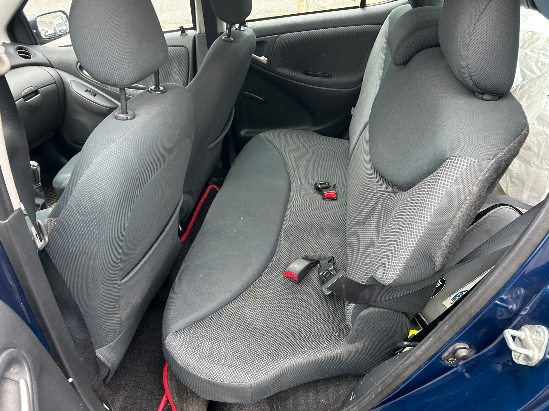 TOYOTA Yaris 1.3 Linea Sol-image-5