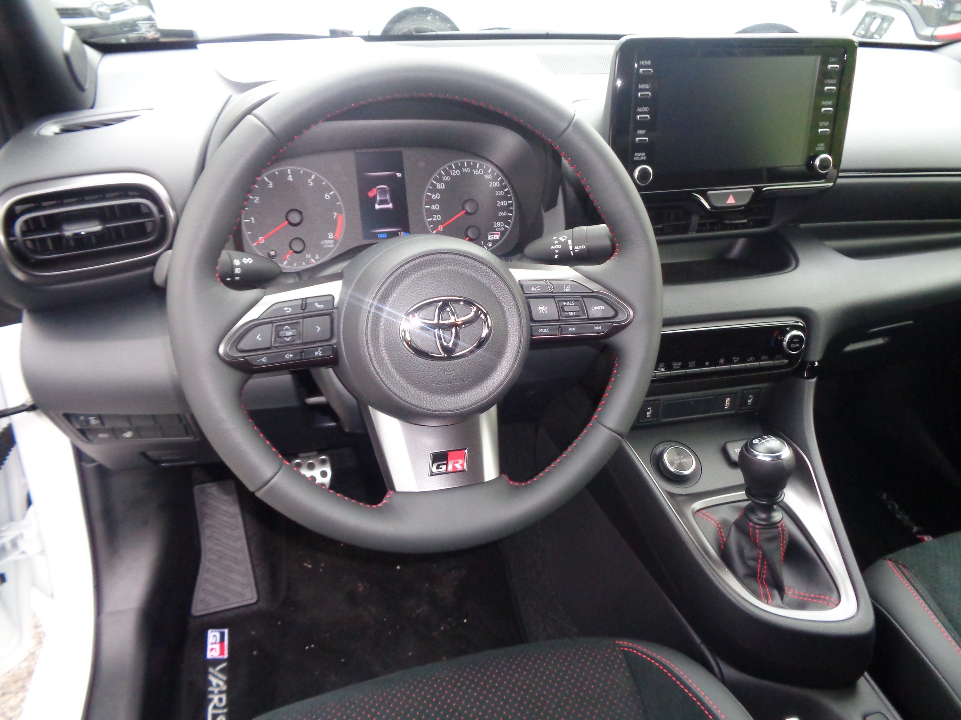 TOYOTA Yaris 1.6 GR Sport-image-7