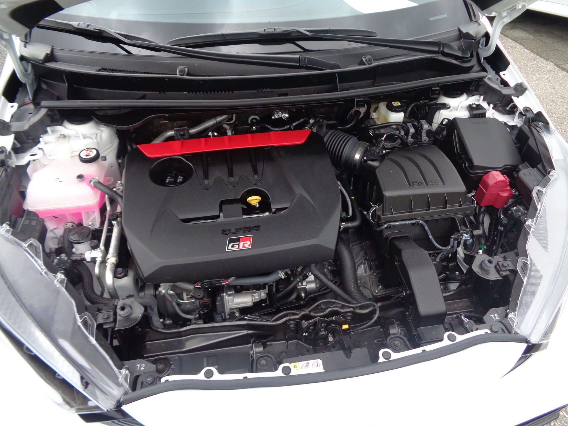TOYOTA Yaris 1.6 GR Sport-image-9