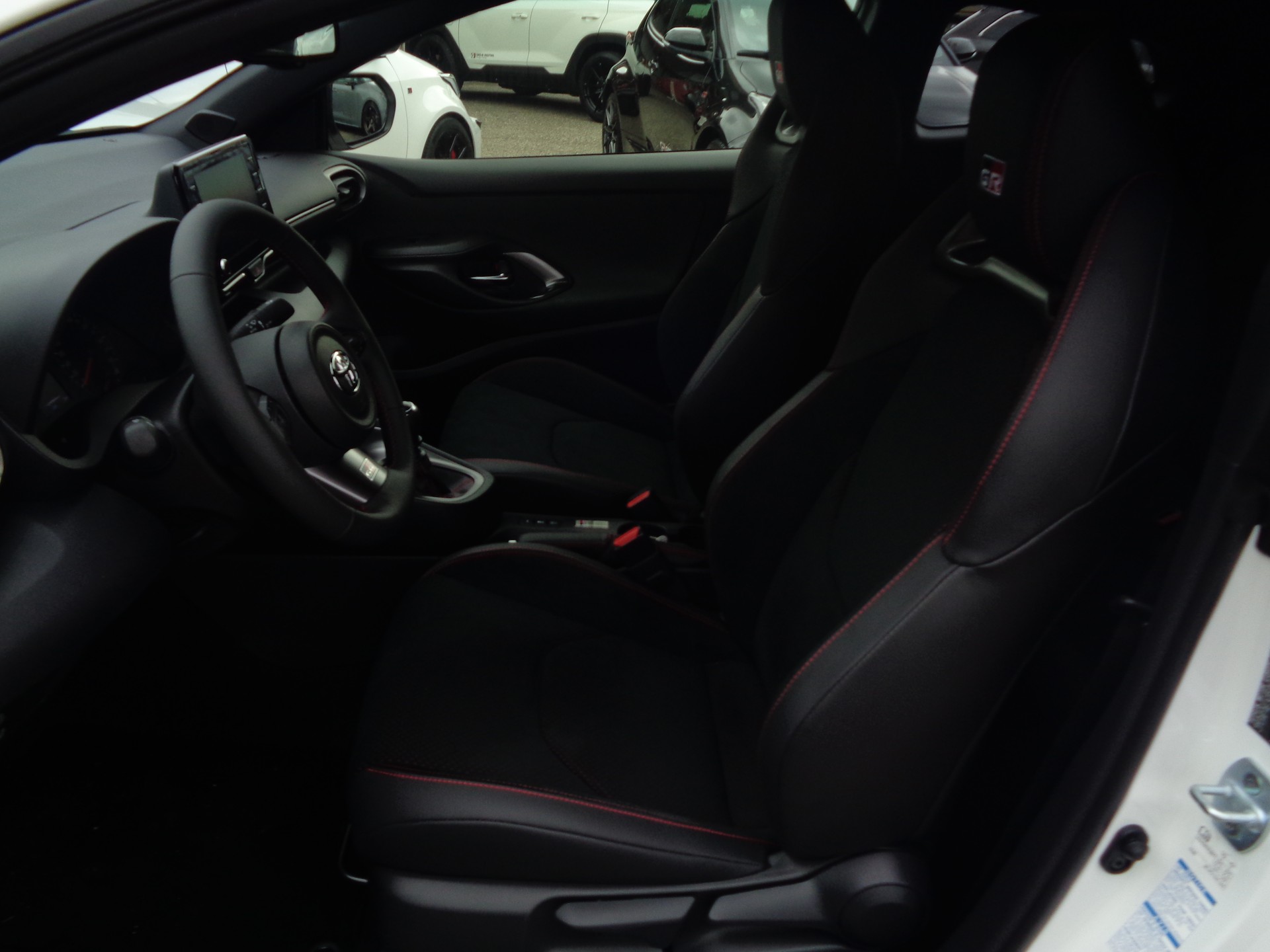 TOYOTA Yaris 1.6 GR Sport-image-6