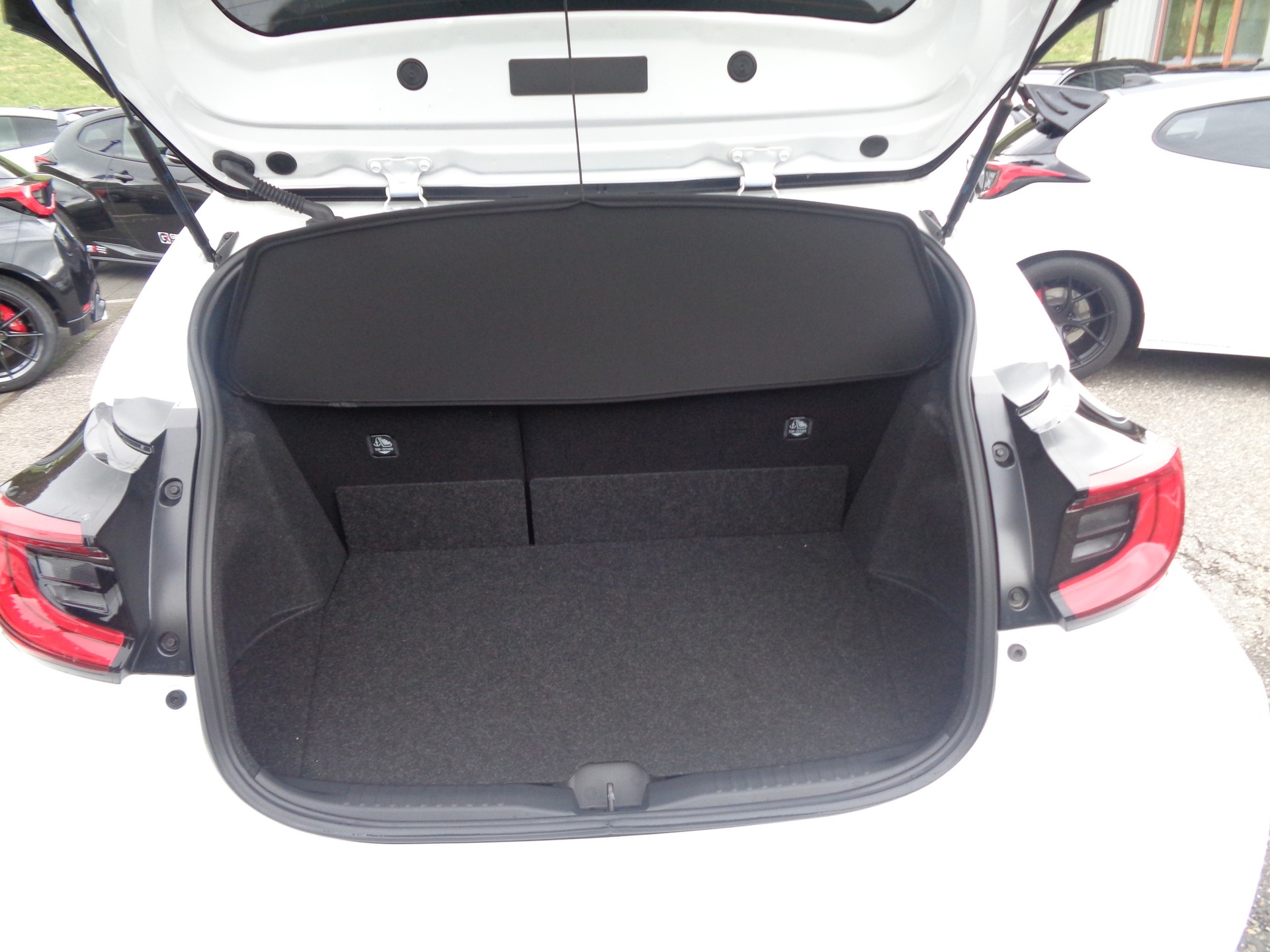 TOYOTA Yaris 1.6 GR Sport-image-8