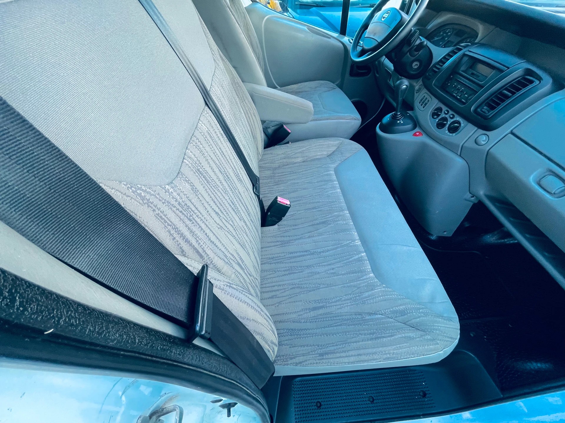 NISSAN Primastar 2.5dCi 150 Premium 2.9t-image-2