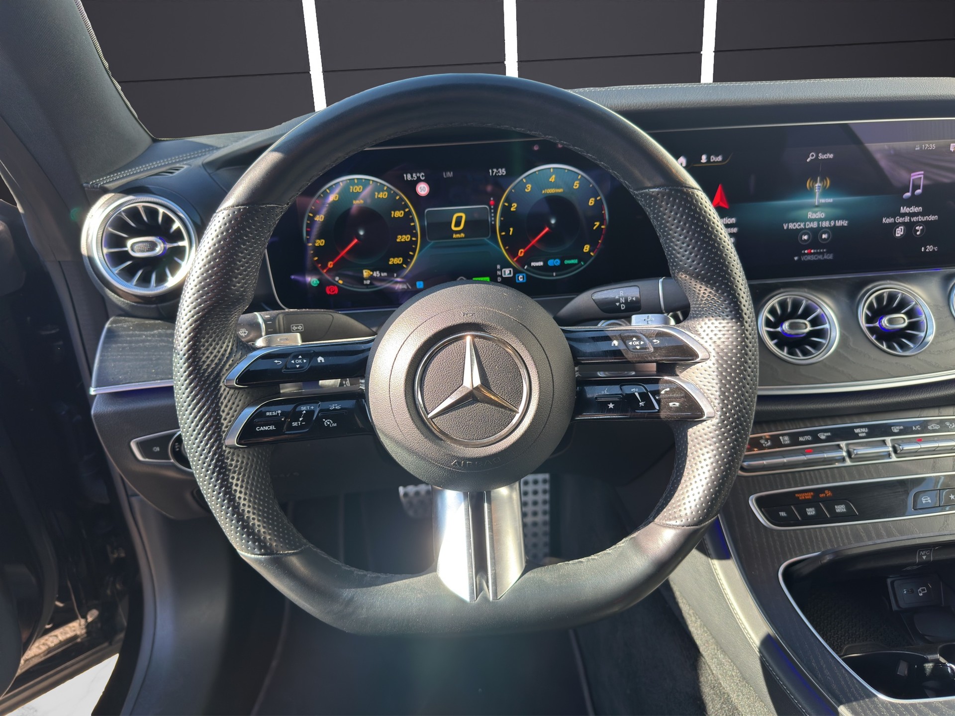 MERCEDES-BENZ E 200 Coupé 4Matic AMG Line 9G-Tronic-image-9