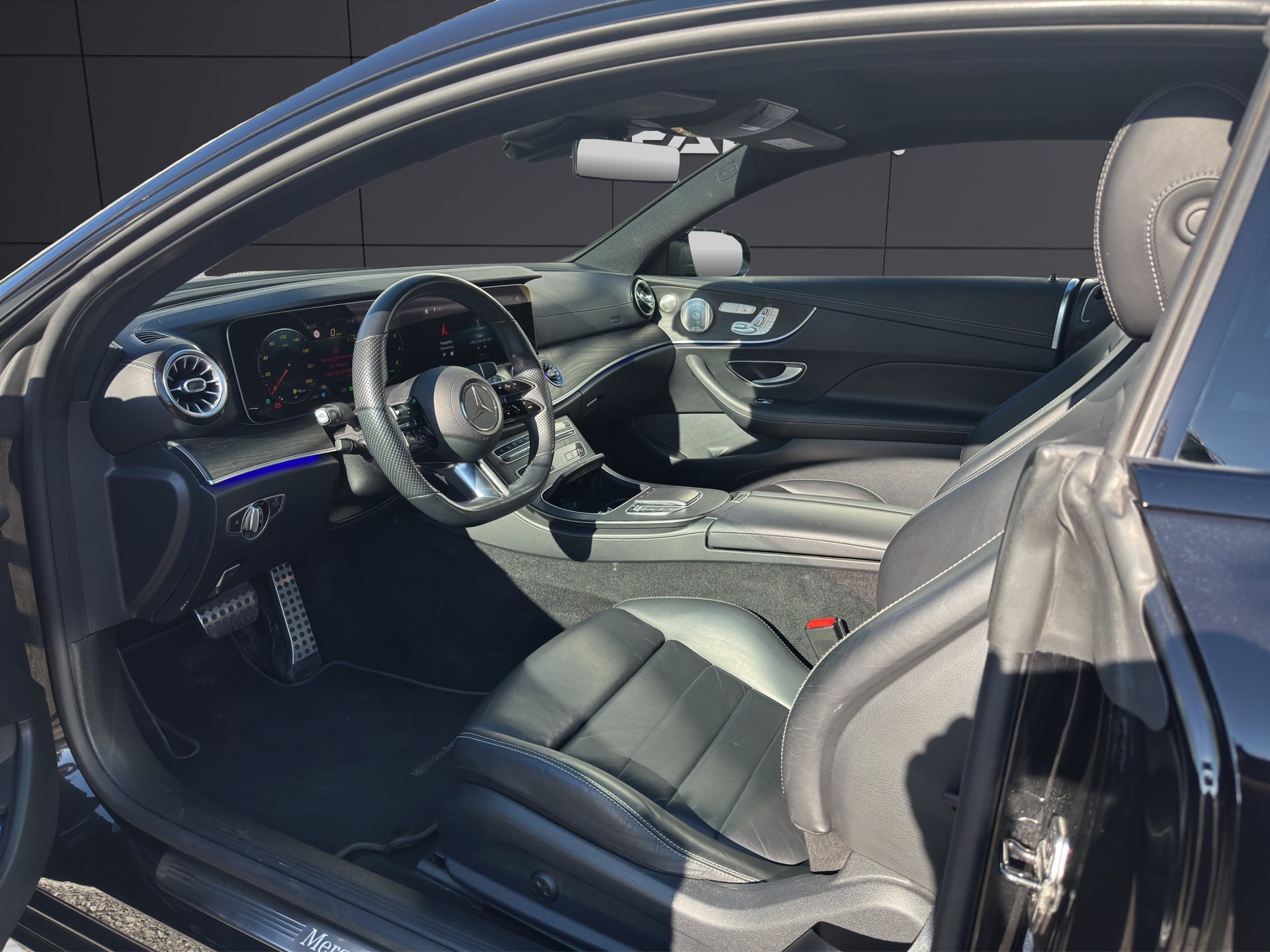 MERCEDES-BENZ E 200 Coupé 4Matic AMG Line 9G-Tronic-image-8