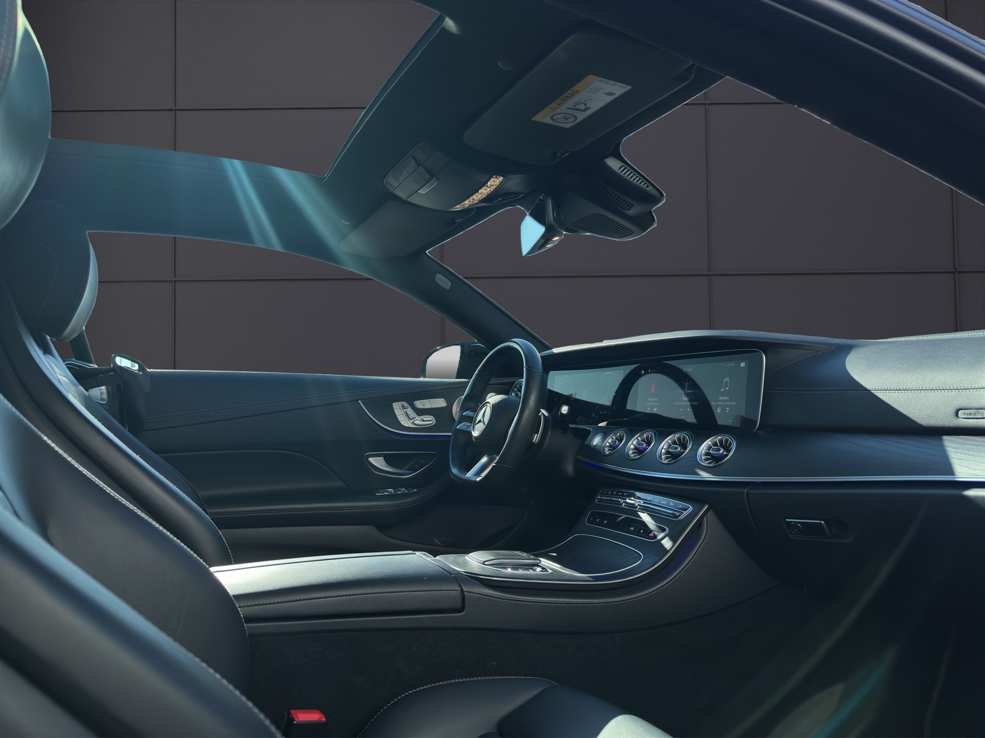 MERCEDES-BENZ E 200 Coupé 4Matic AMG Line 9G-Tronic-image-17