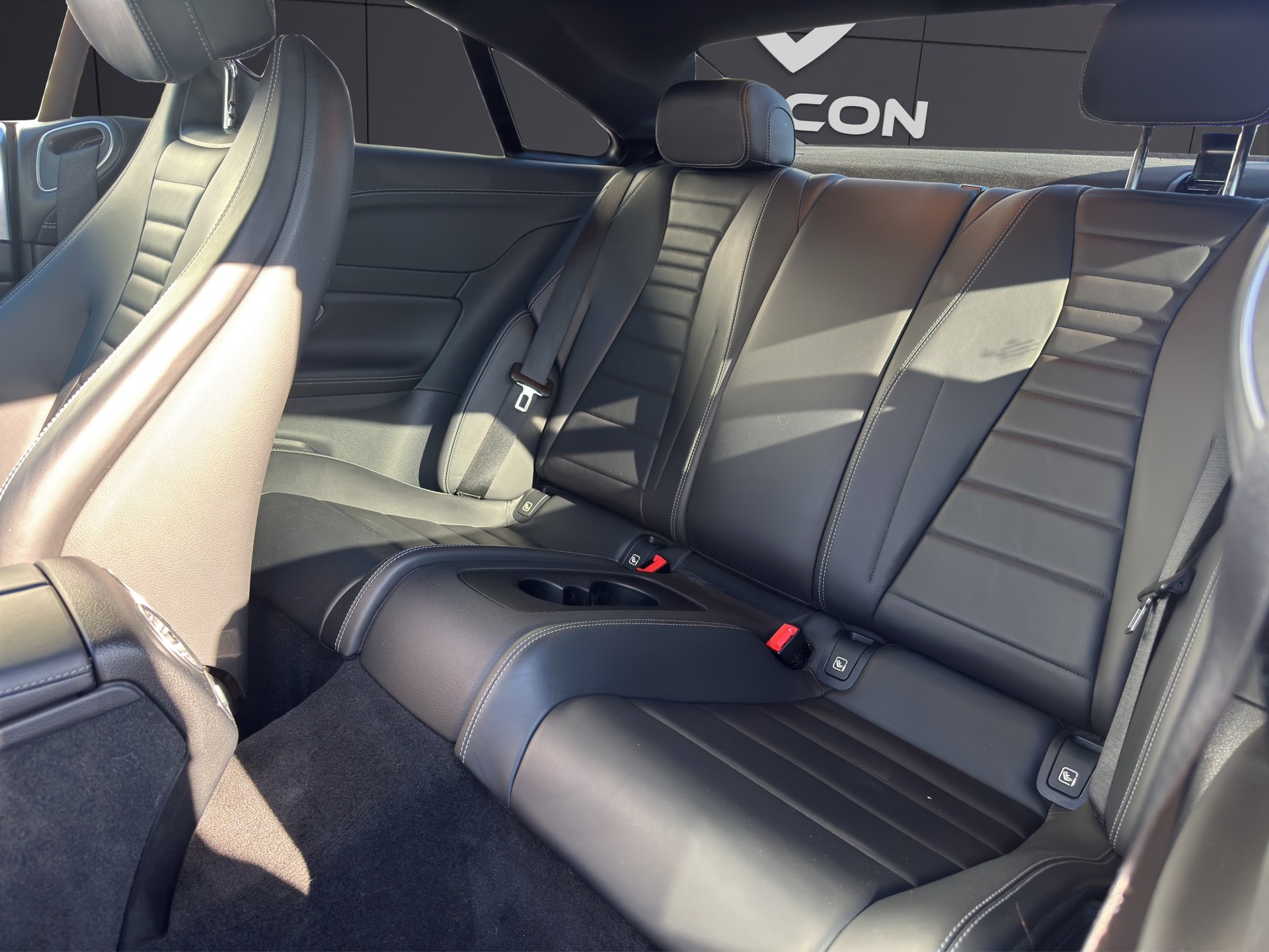 MERCEDES-BENZ E 200 Coupé 4Matic AMG Line 9G-Tronic-image-12